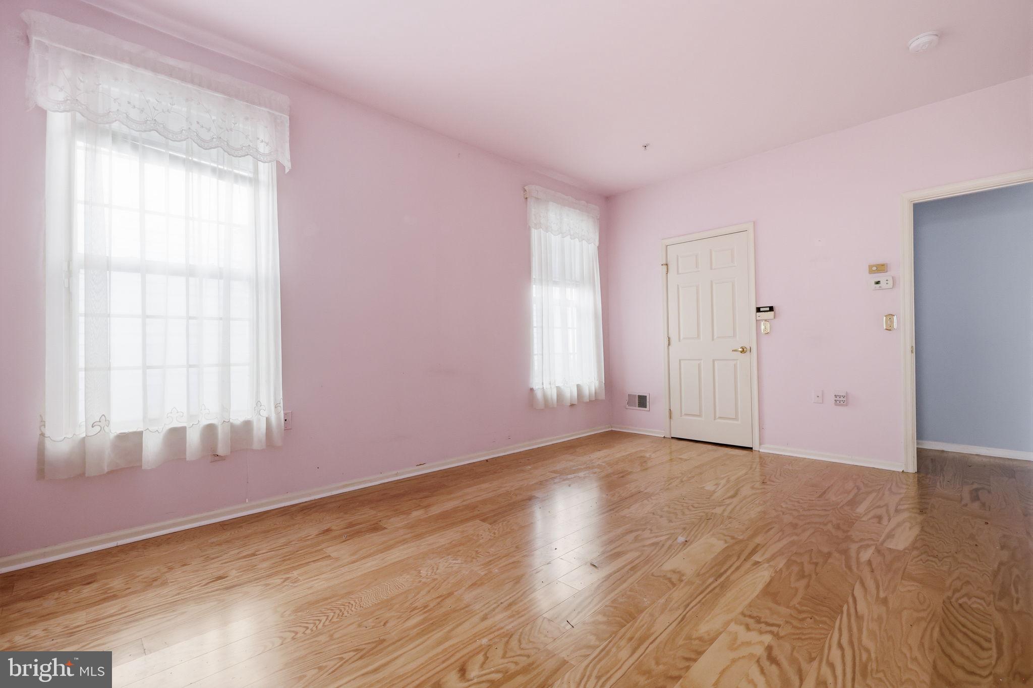 HERITAGE CR ESTS - Residential