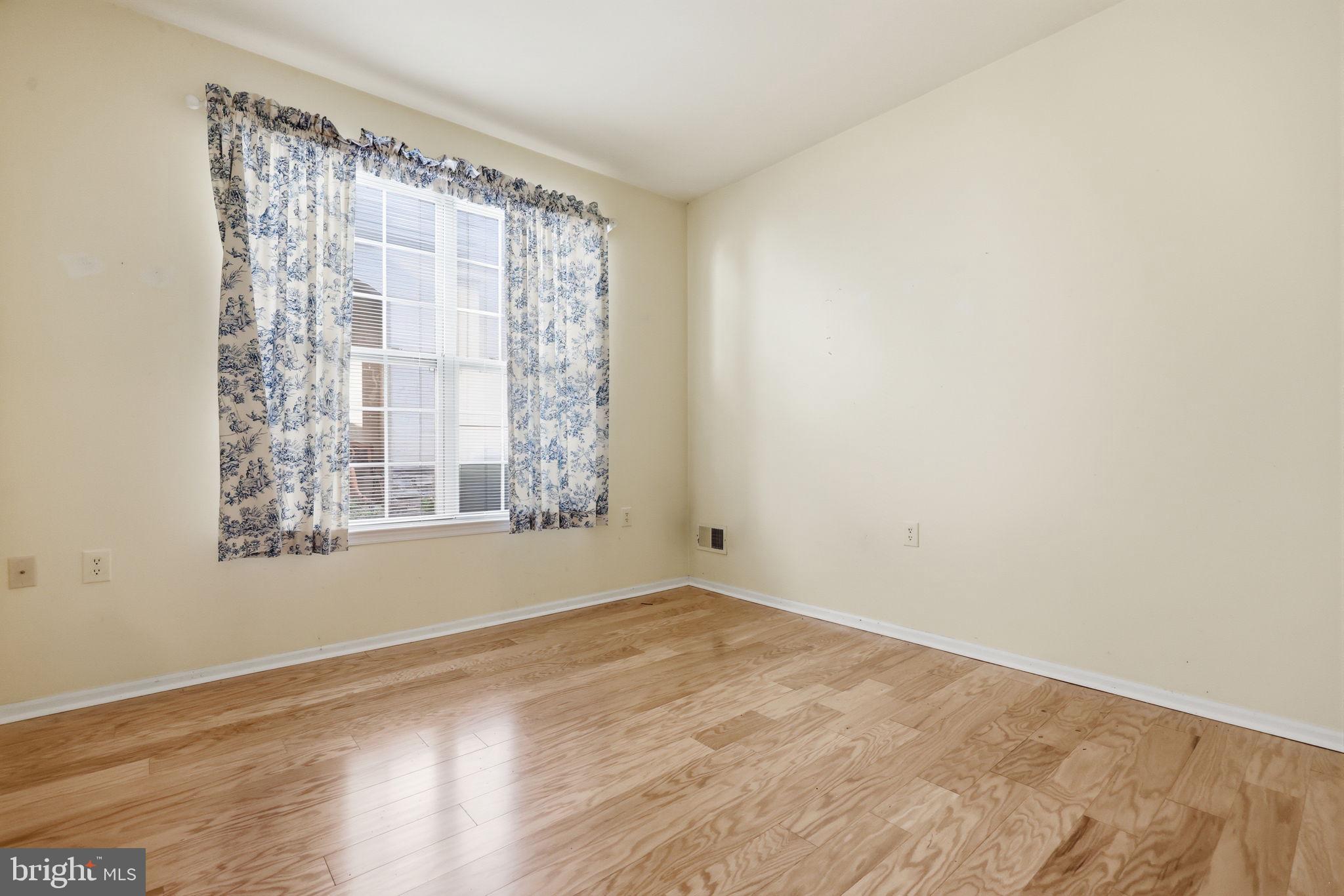 HERITAGE CR ESTS - Residential