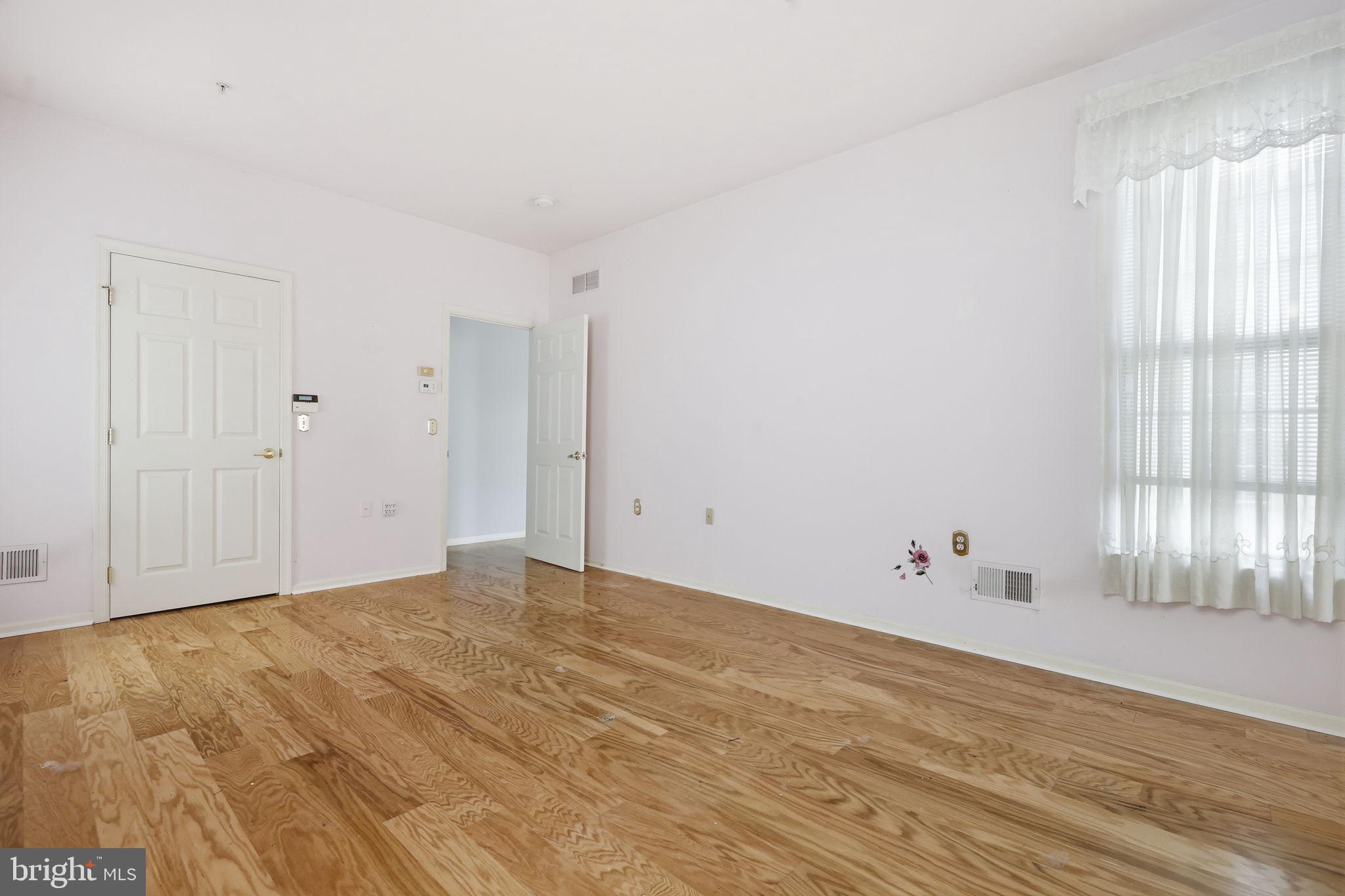 HERITAGE CR ESTS - Residential