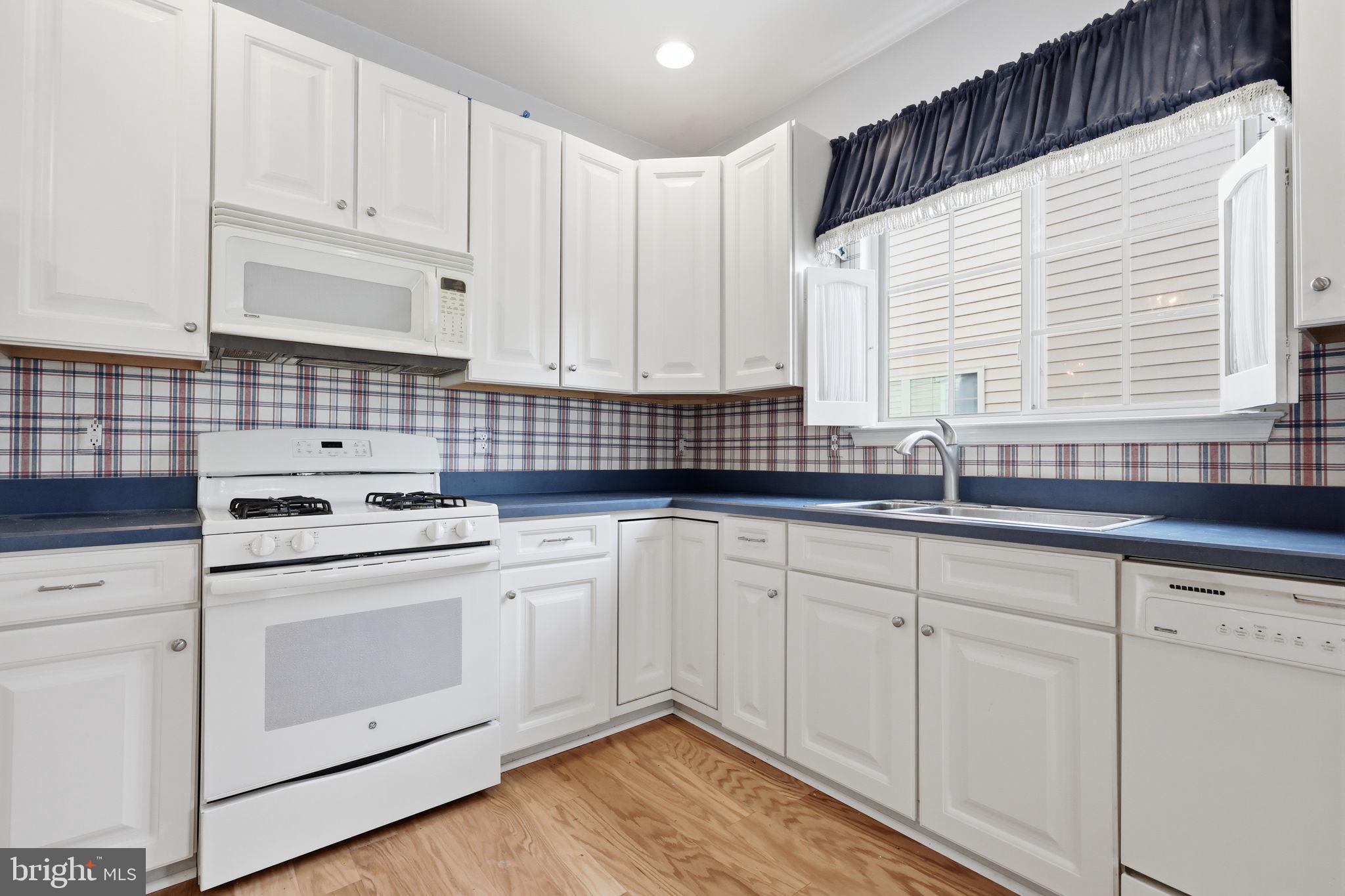 HERITAGE CR ESTS - Residential