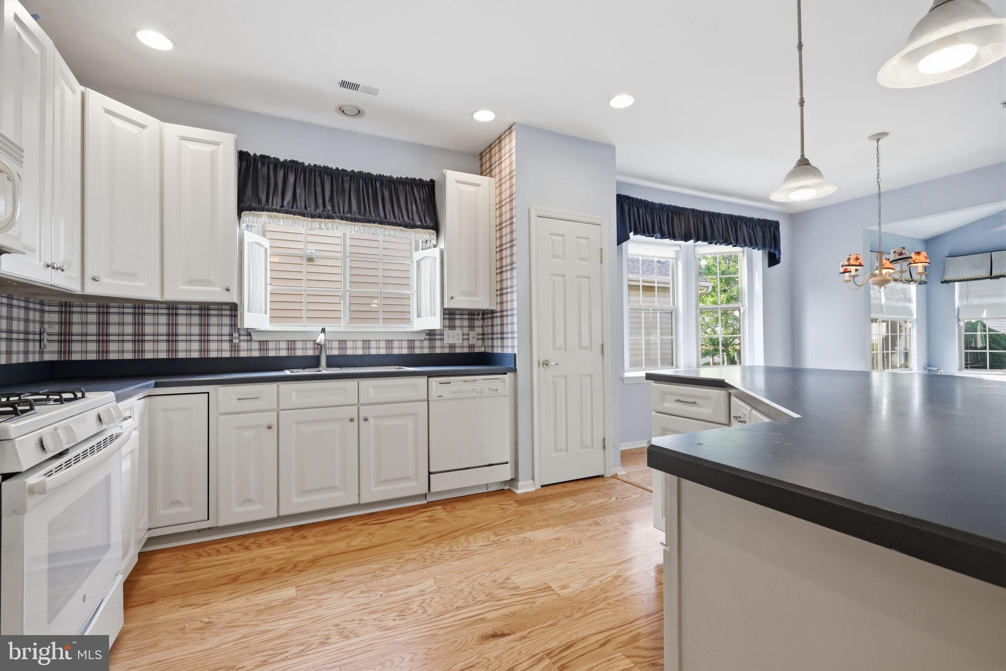HERITAGE CR ESTS - Residential