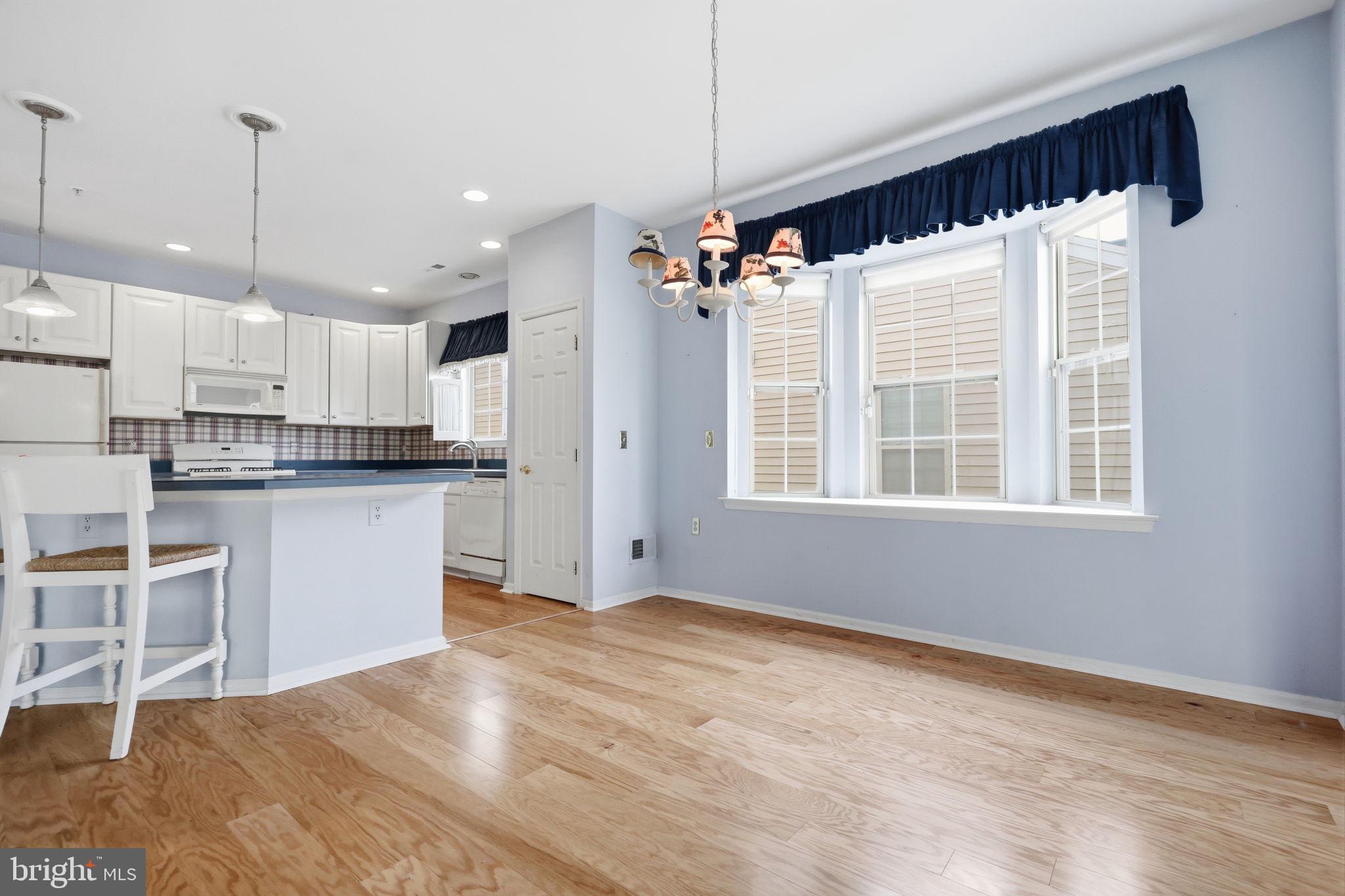 HERITAGE CR ESTS - Residential