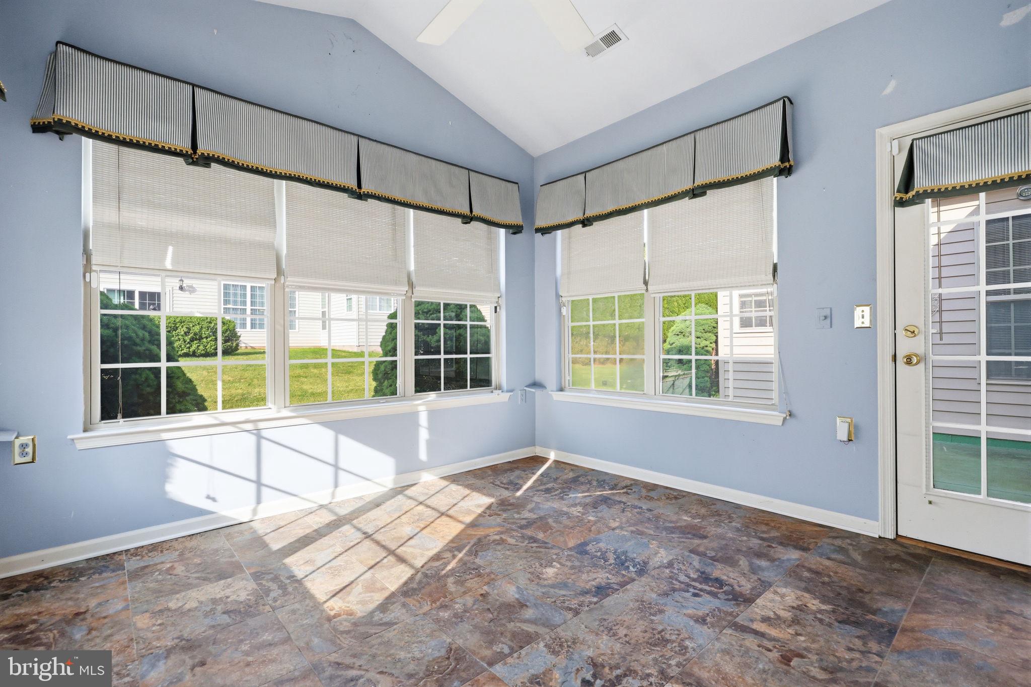 HERITAGE CR ESTS - Residential