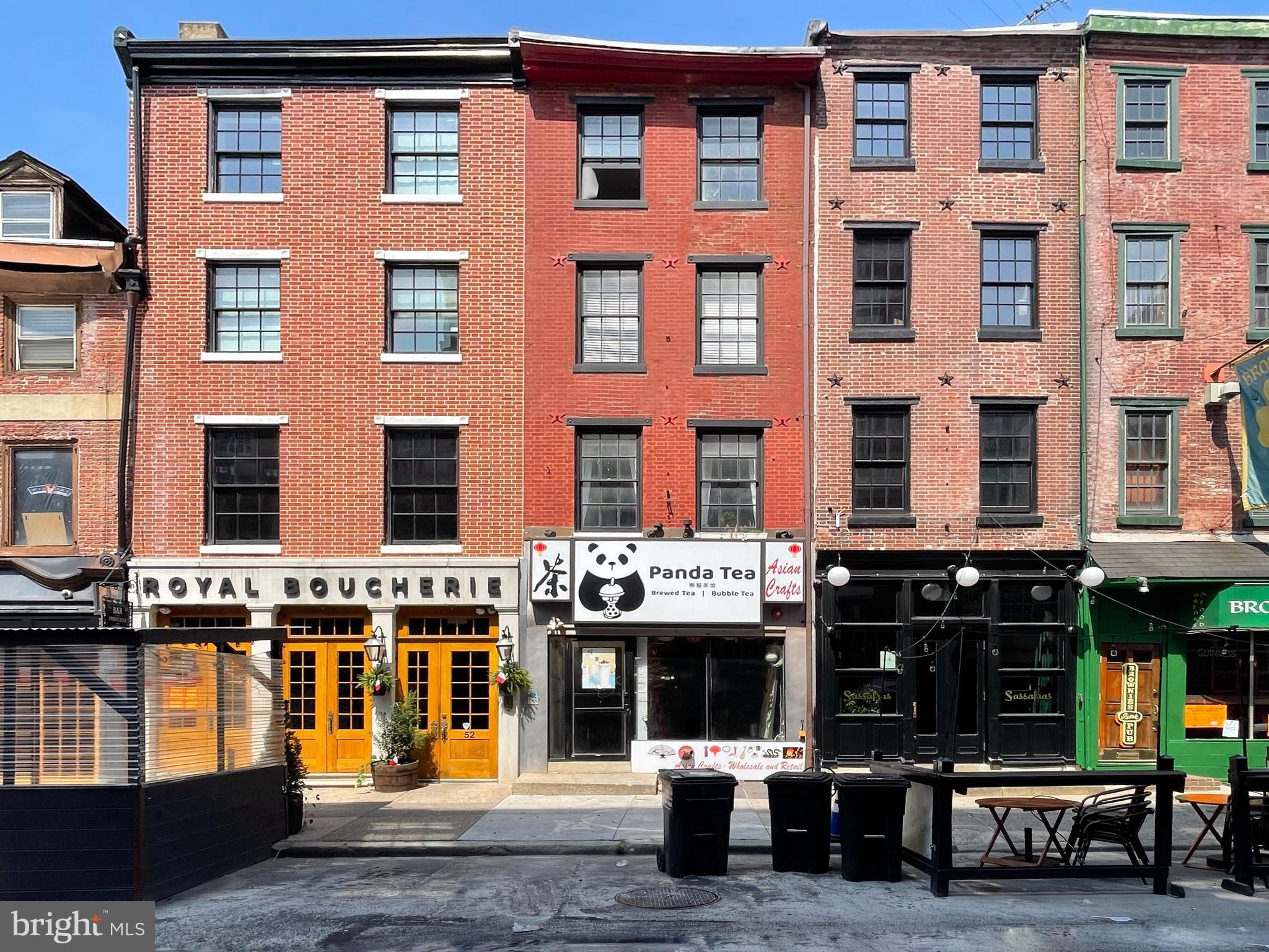 Newly renovated apartment building in the heart of the Old City (2nd and Chestnut).  Featured in hardwood floor, central air, granite countertop, and laundry in unit.  Available on 6/01/2024.  No Pet.  Pictures were from the previous tenant.  Water is included.   Tenant is responsible for electric gas and cable.  3 months rent upon signing the lease.
