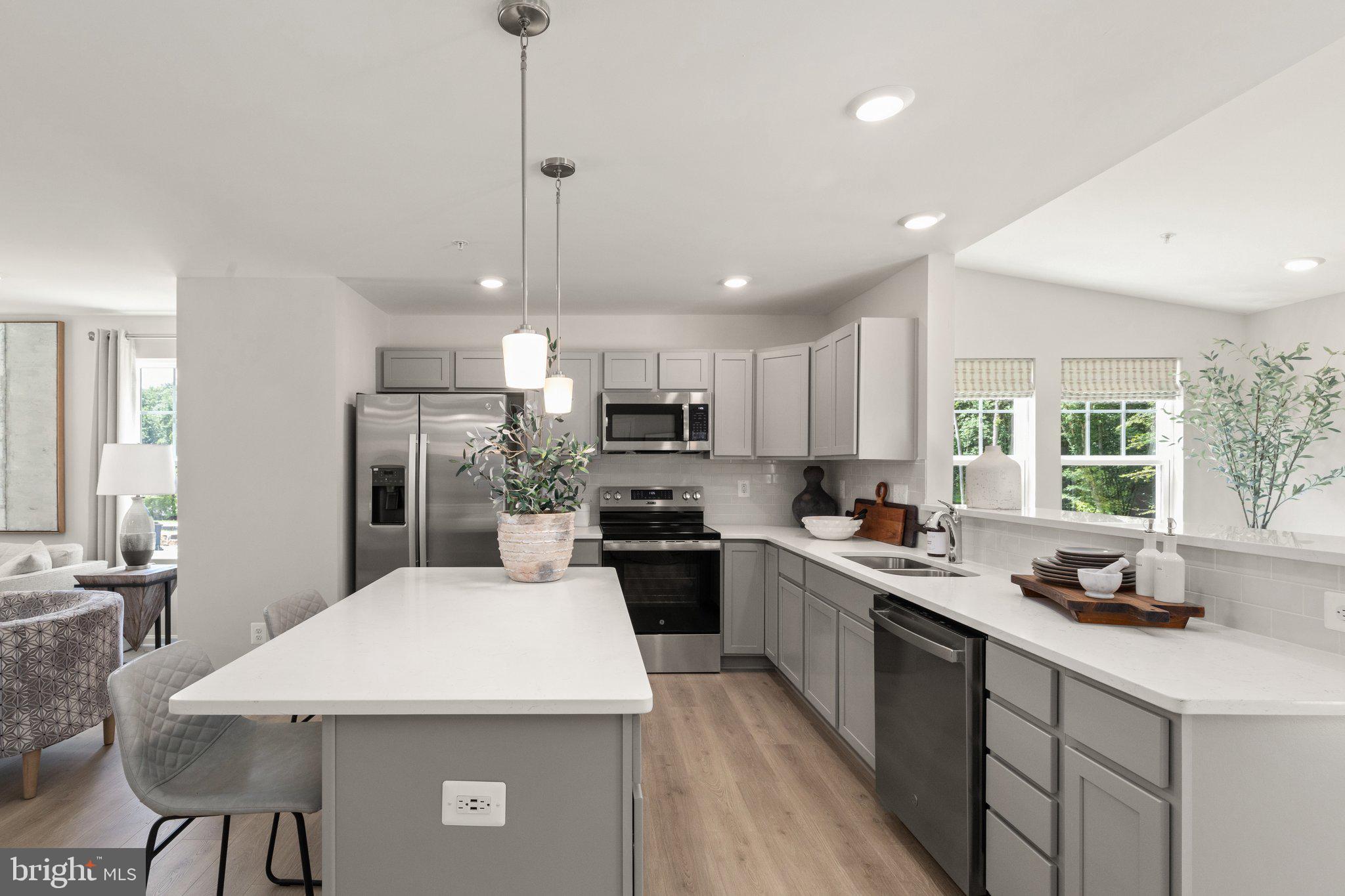 MONTGOMERY OAKS - Residential