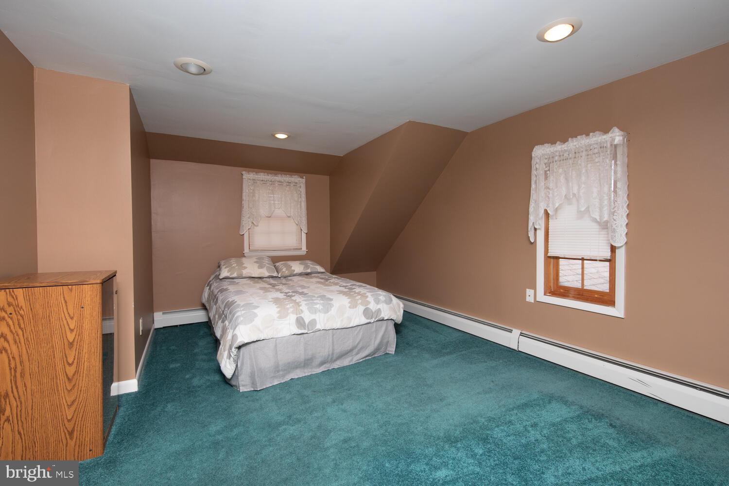 HUNTINGDON VALLEY - Residential