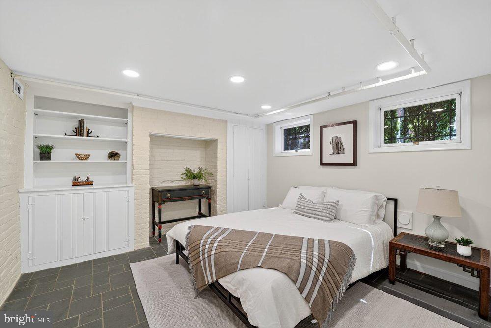 GEORGETOWN - Residential