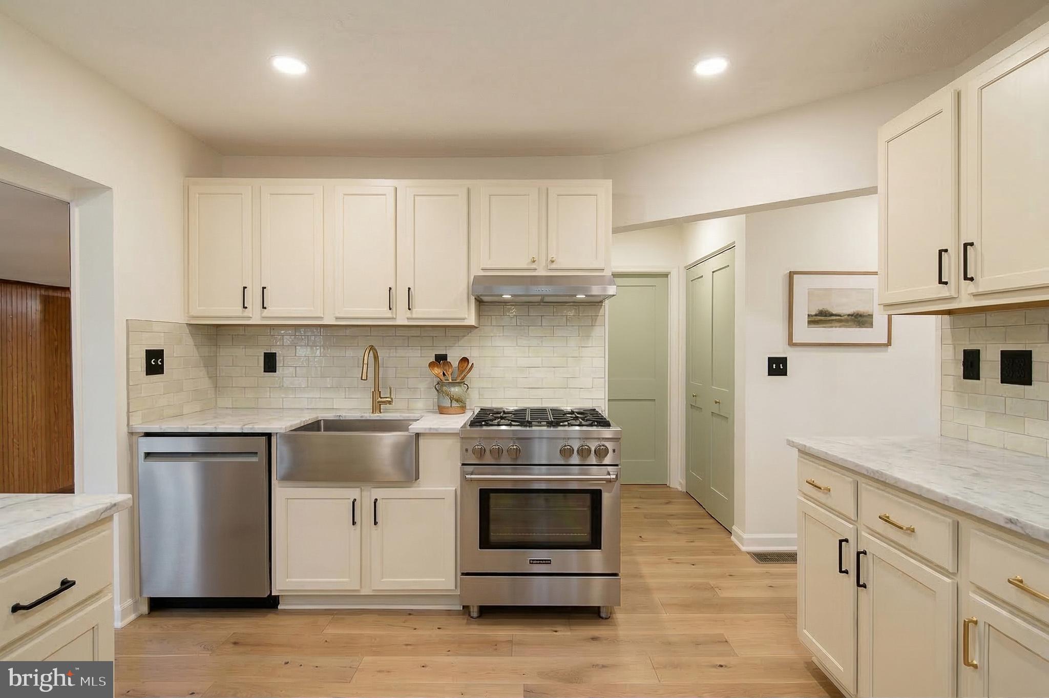 WEST LANHAM HILLS - Residential