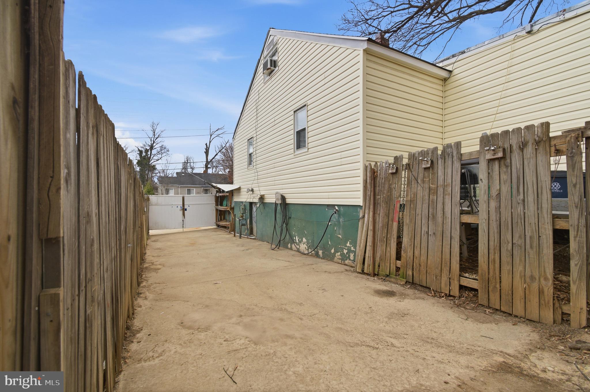 WEST LANHAM HILLS - Residential