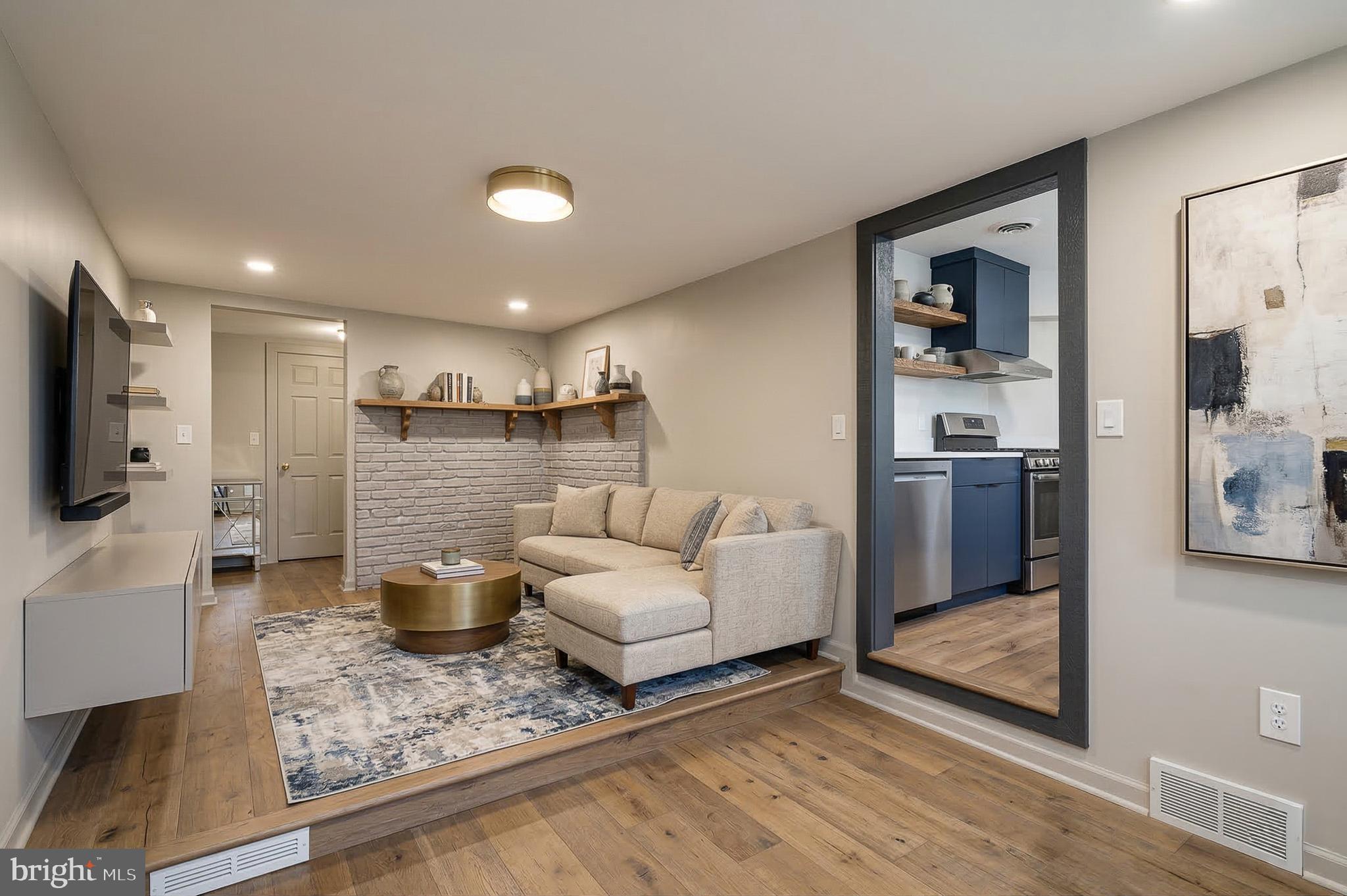 WEST LANHAM HILLS - Residential