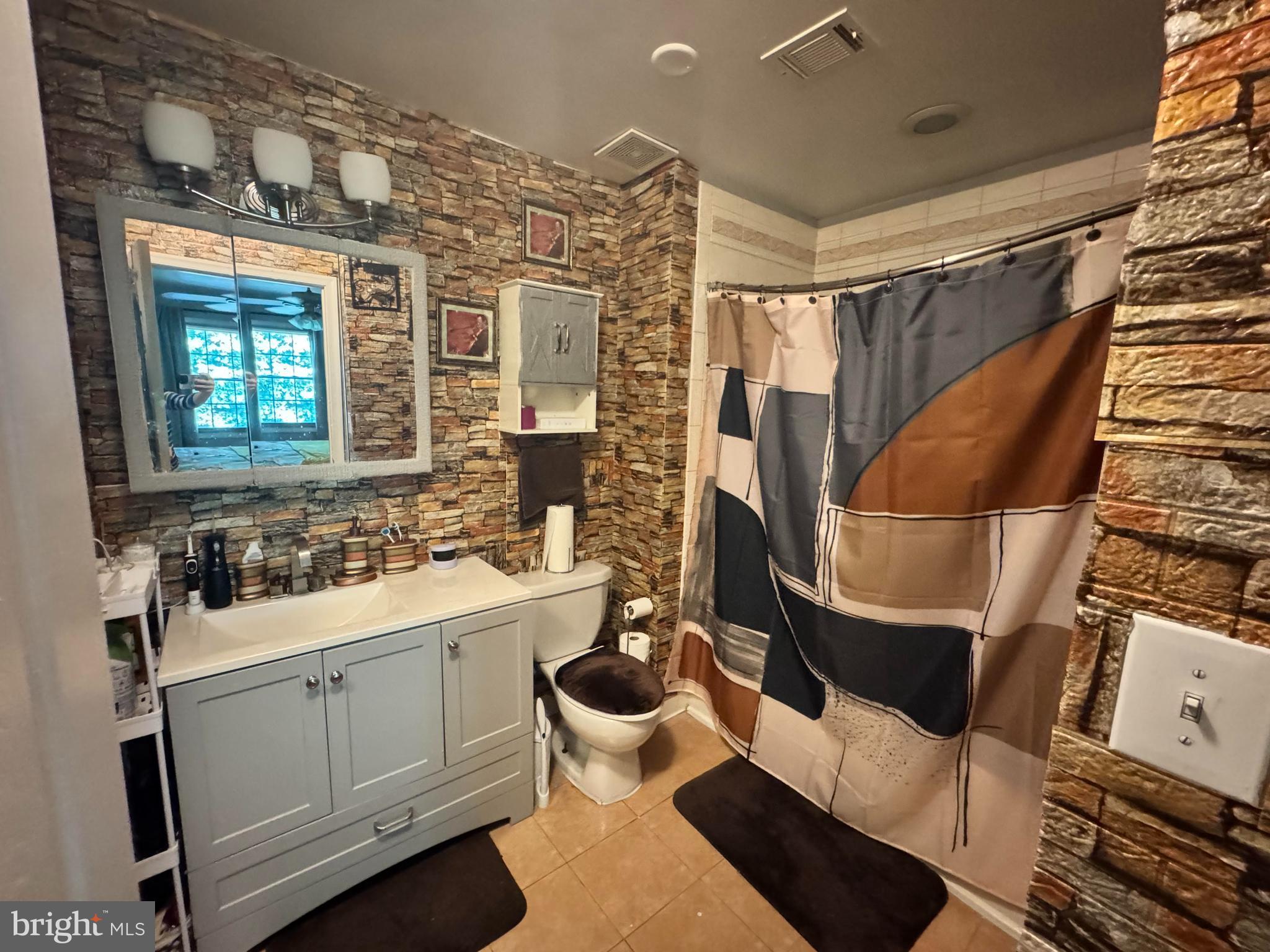 COLONY SQUARE - Residential
