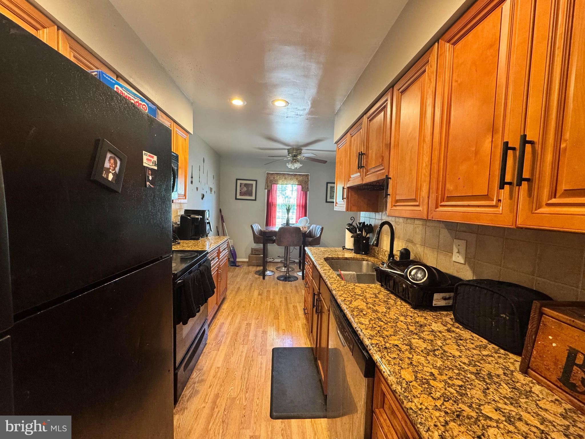 COLONY SQUARE - Residential