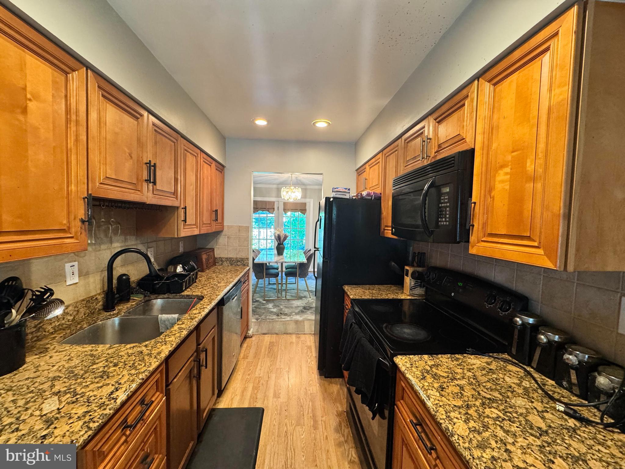 COLONY SQUARE - Residential