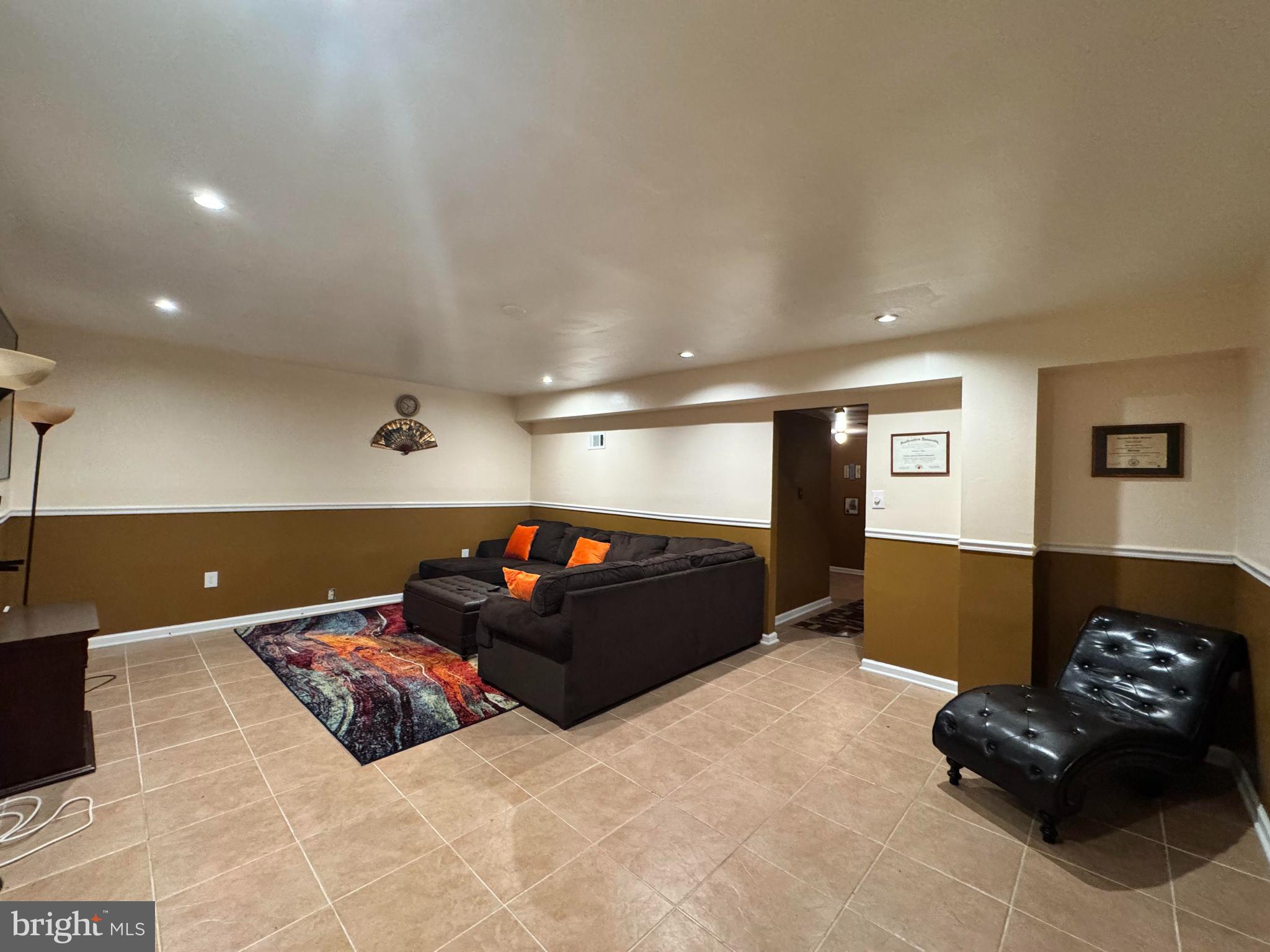 COLONY SQUARE - Residential