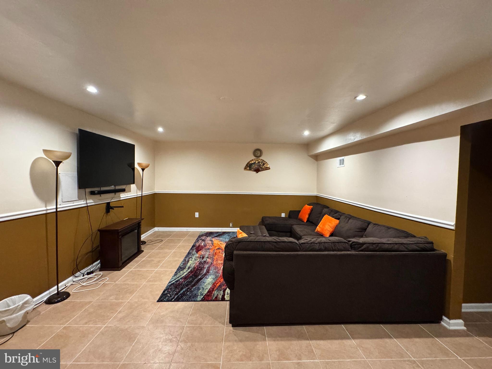 COLONY SQUARE - Residential