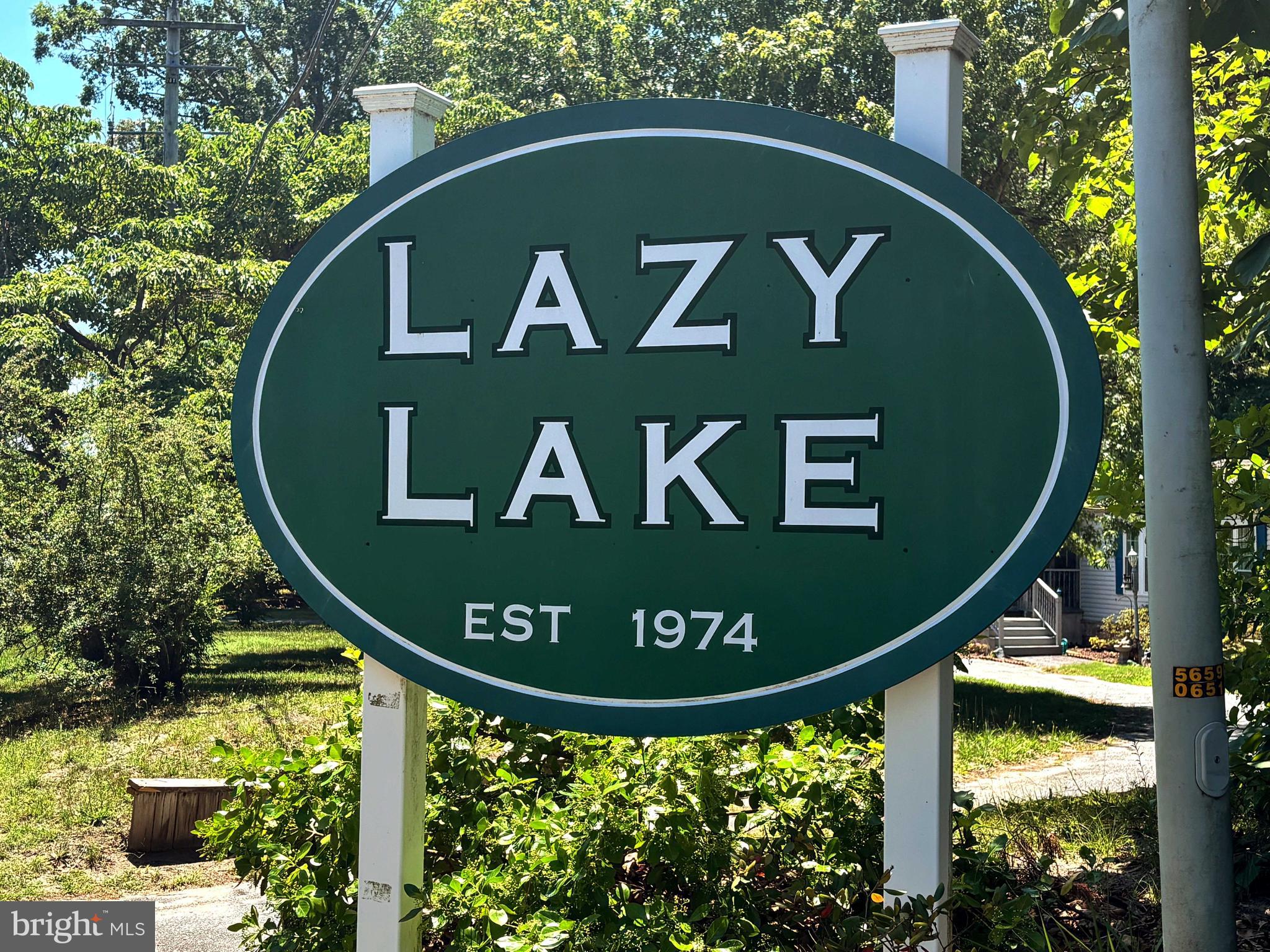 LAZY LAKE - Residential