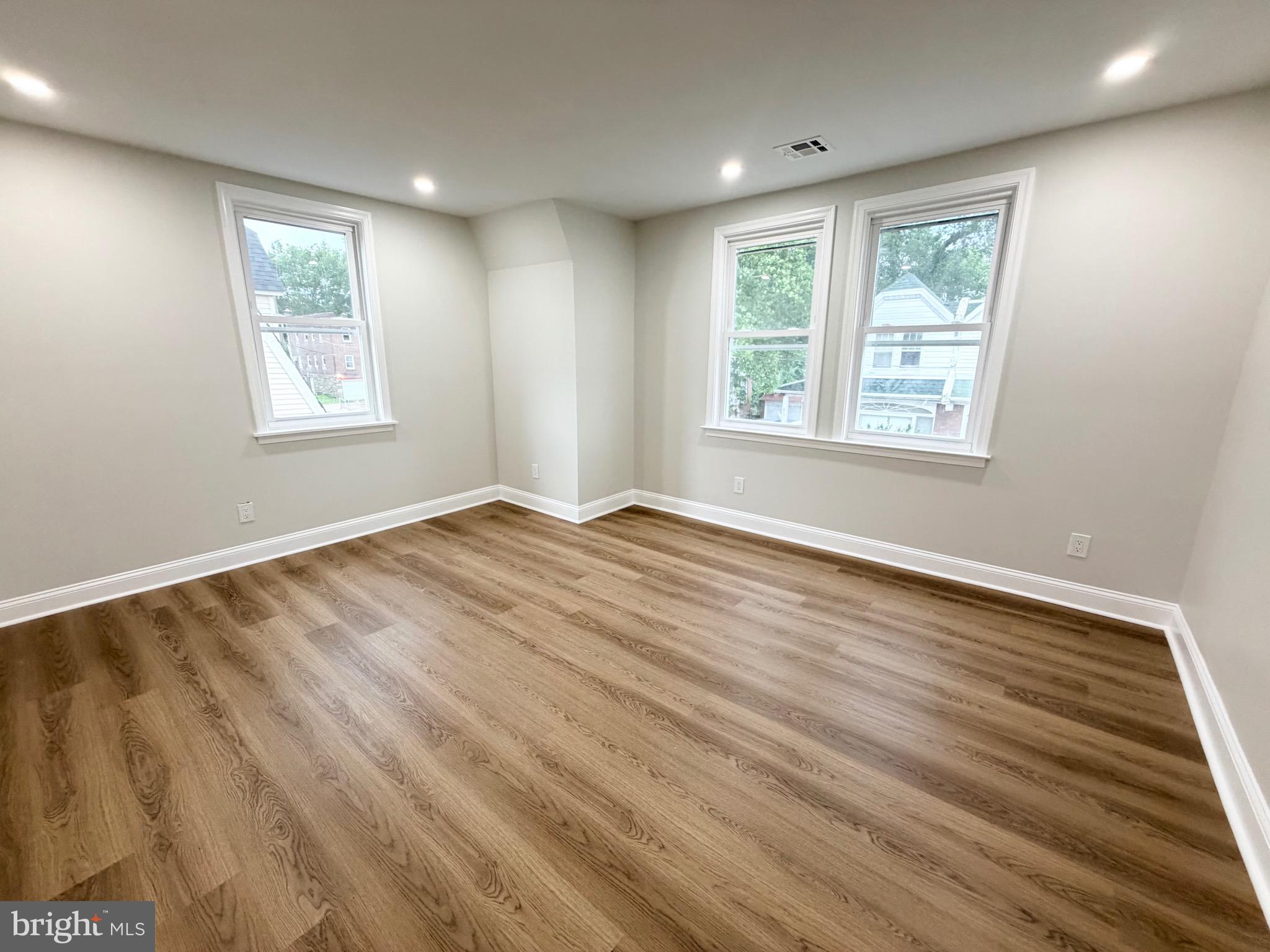 EAST OAK LANE - Residential