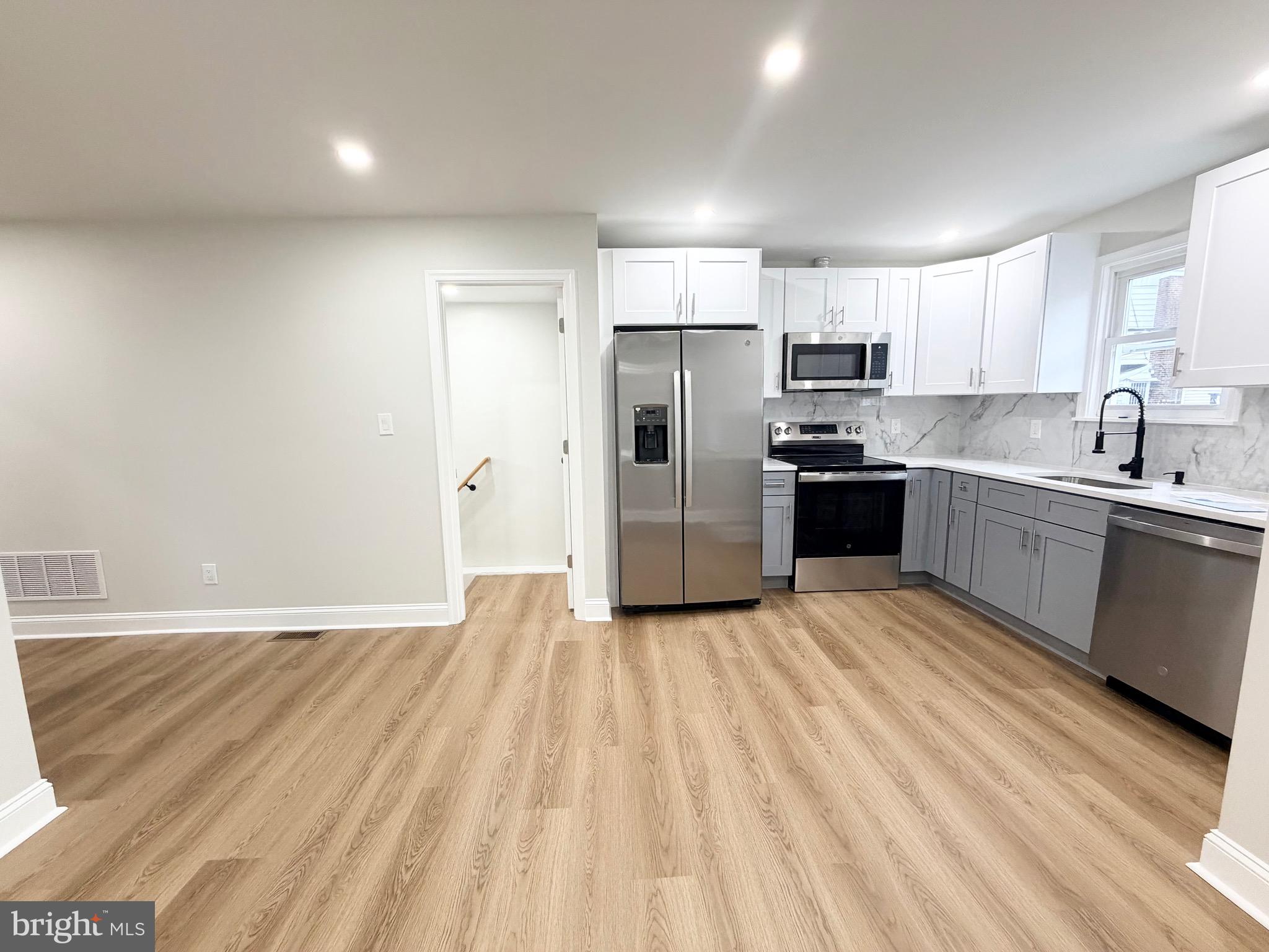 EAST OAK LANE - Residential