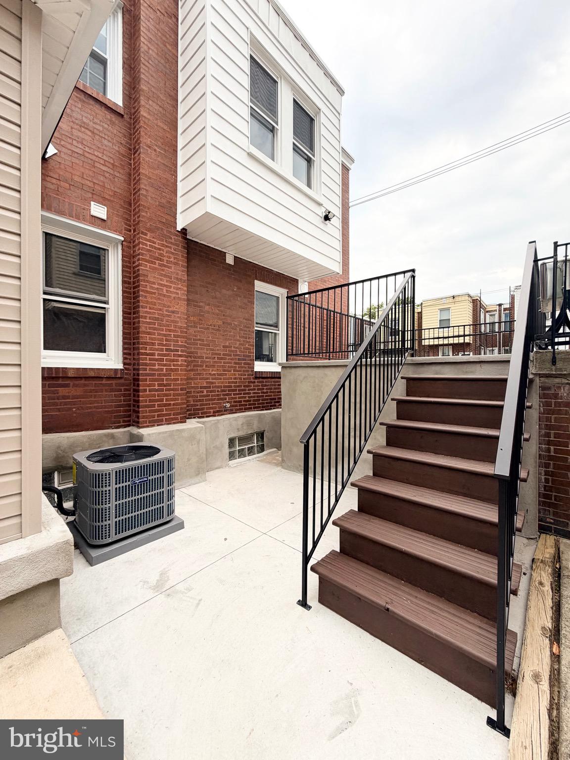 EAST OAK LANE - Residential