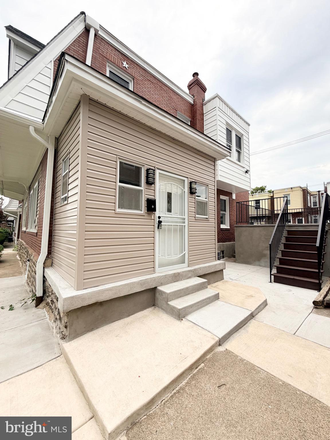 EAST OAK LANE - Residential