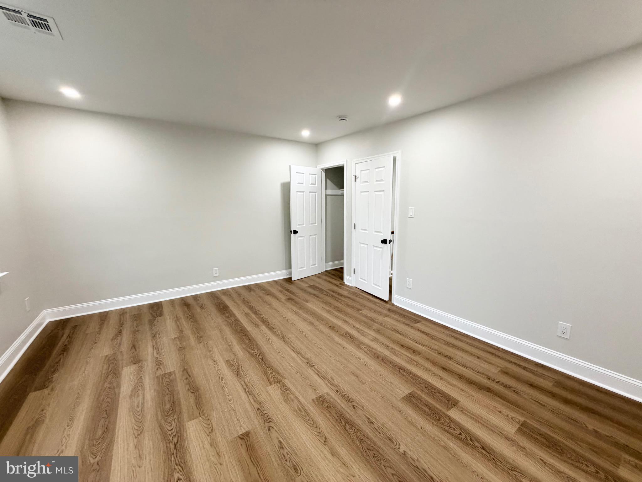 EAST OAK LANE - Residential