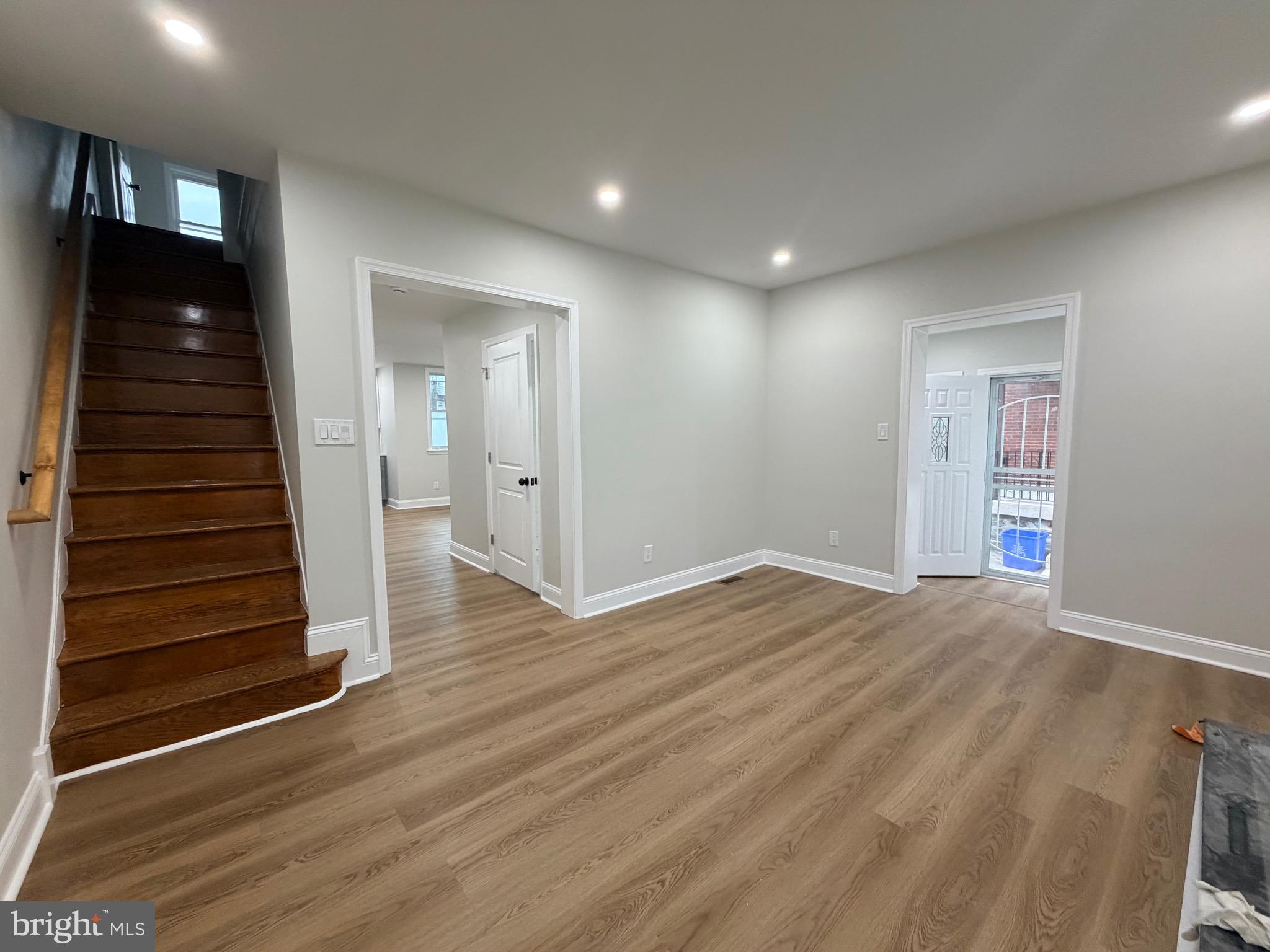 EAST OAK LANE - Residential