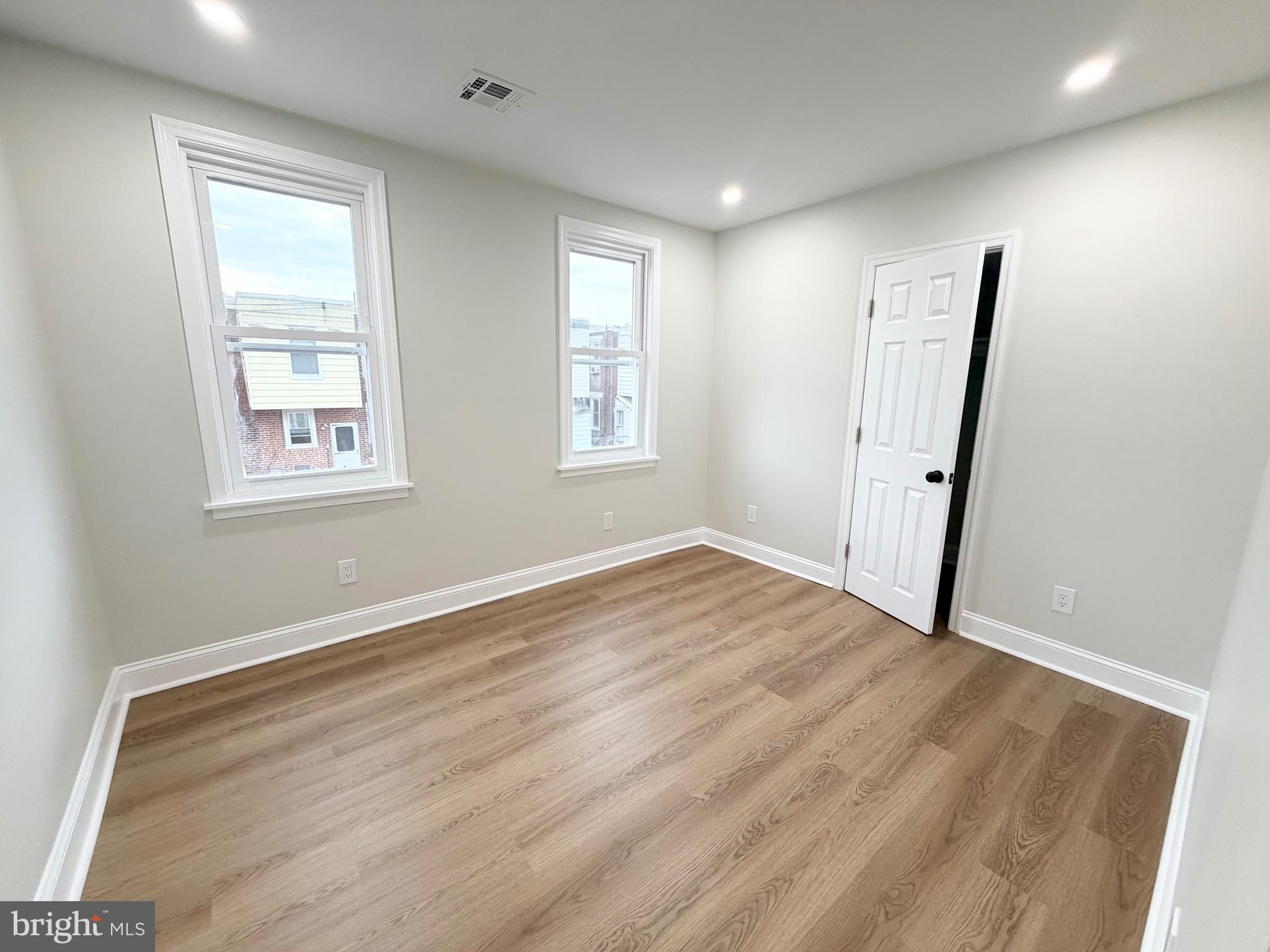 EAST OAK LANE - Residential