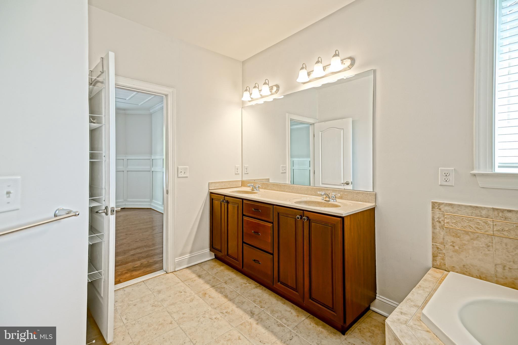 BAY CROSSING - Residential