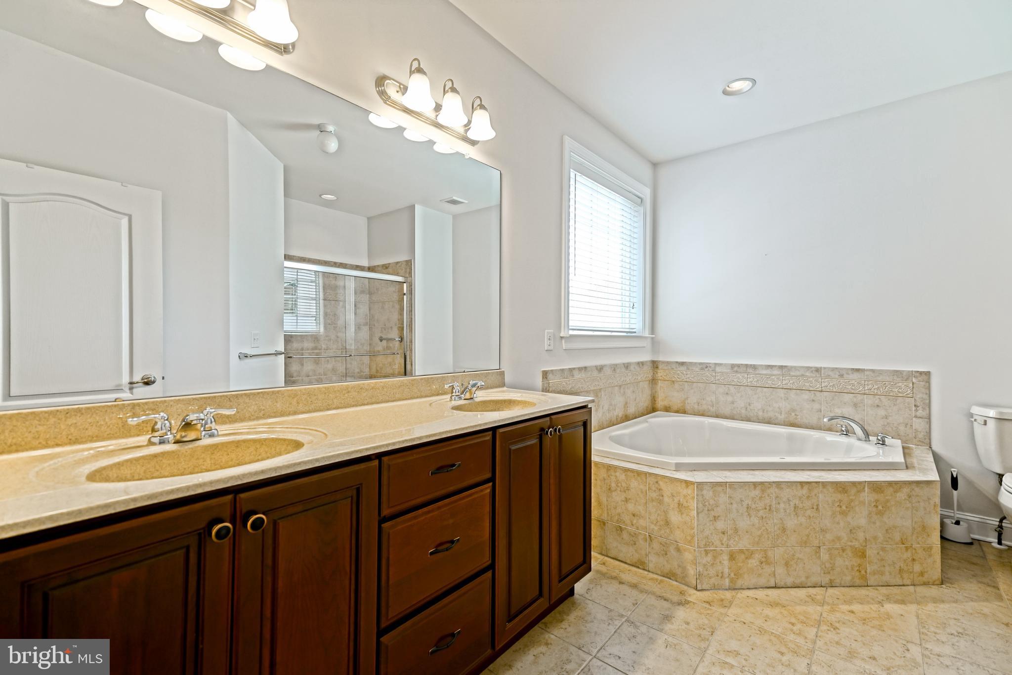 BAY CROSSING - Residential