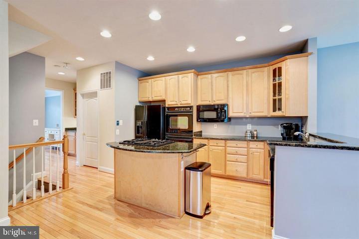 FAIRFAX CENTER LANDBAY - Residential Lease