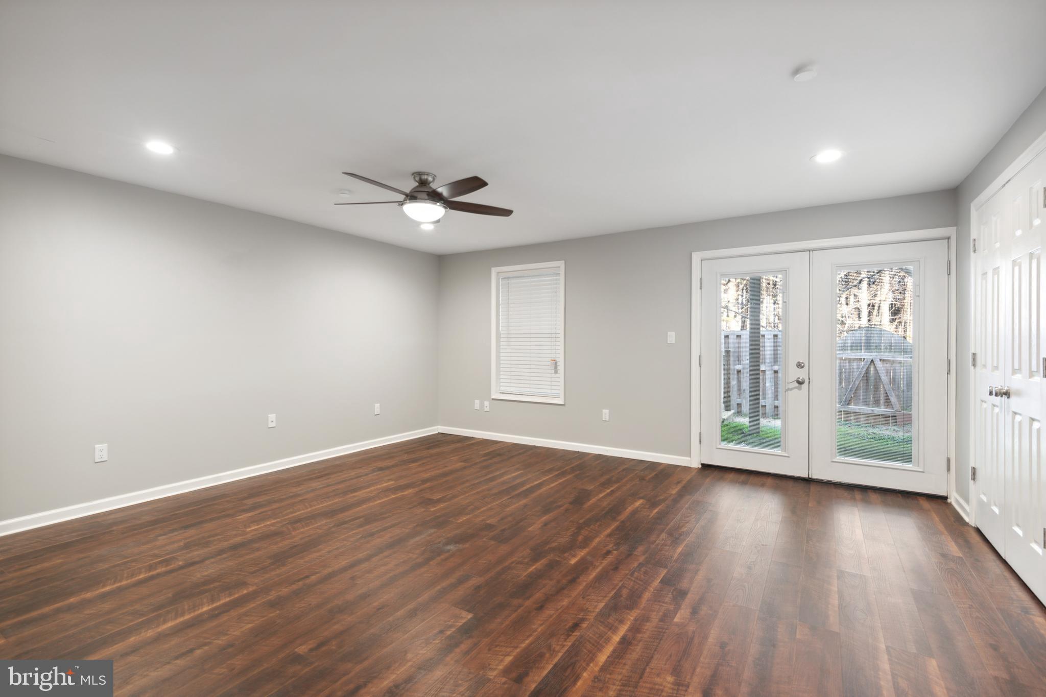 LAUREL GLEN - Residential