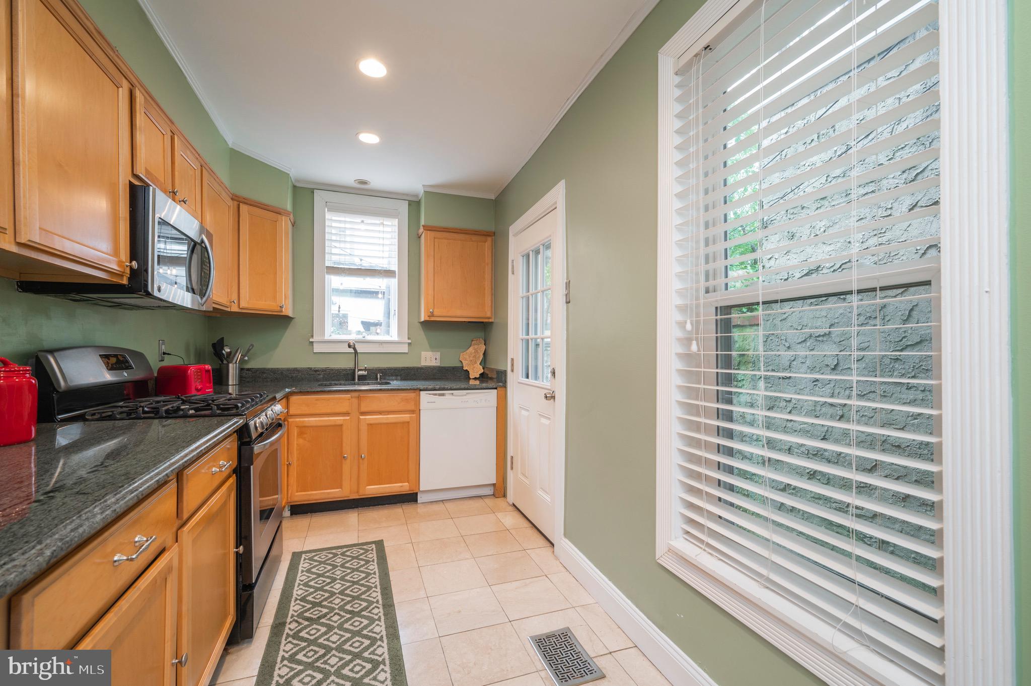 FAIRMOUNT - Residential Lease