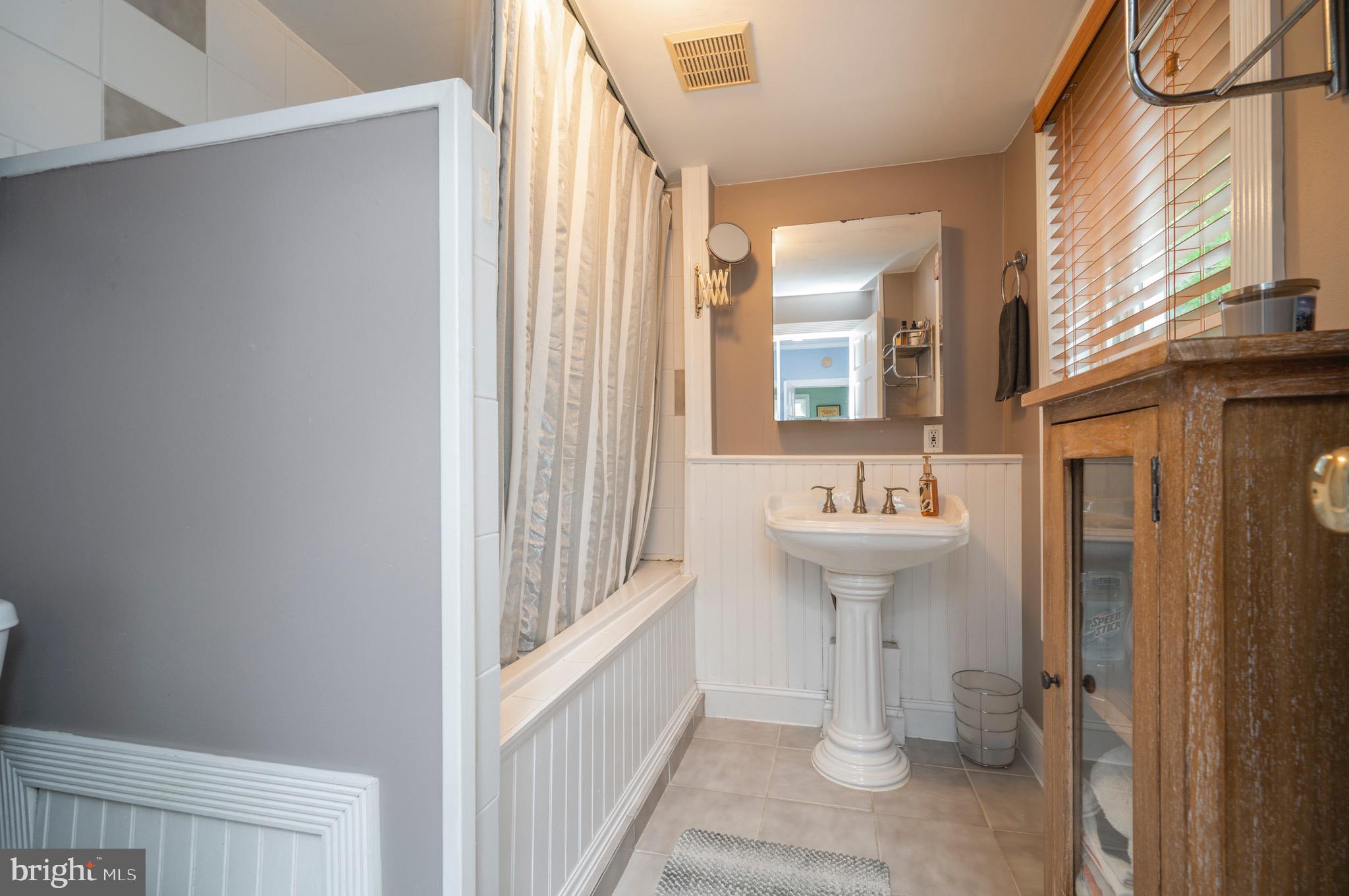 FAIRMOUNT - Residential Lease
