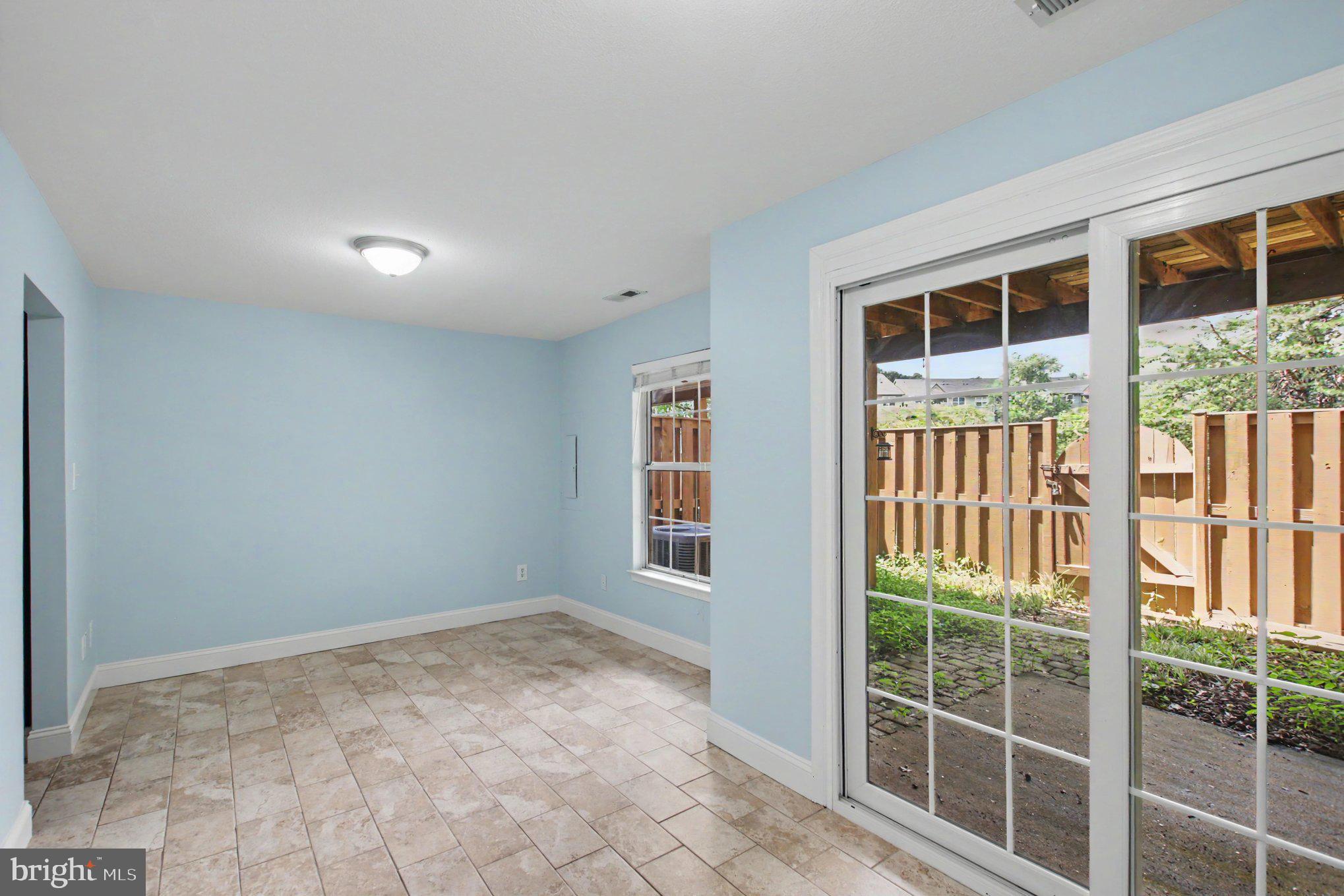 SPRINGHILL TOWNHOME - Residential