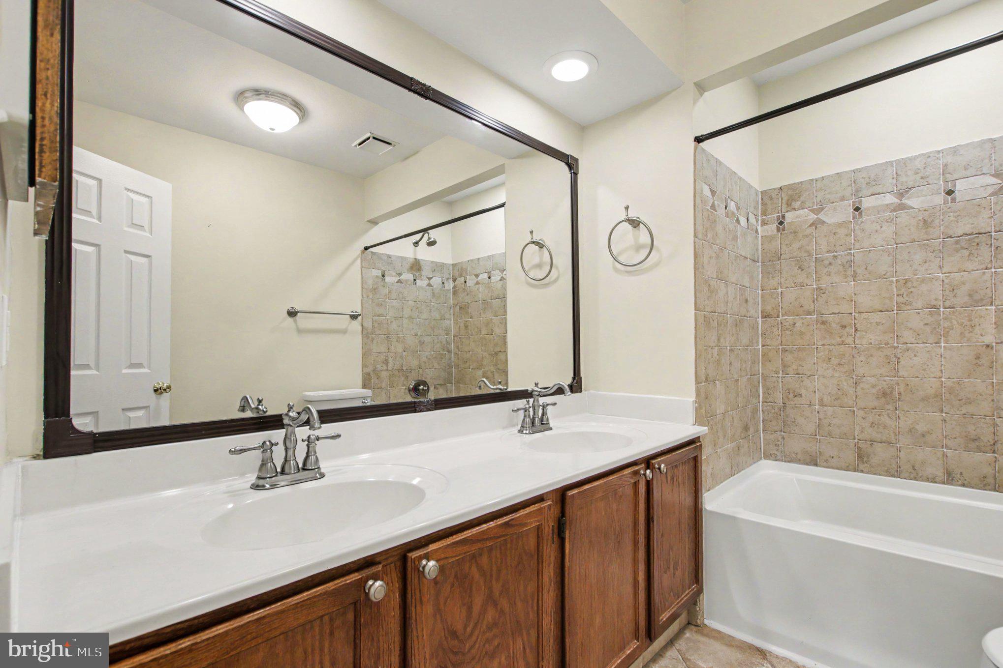 SPRINGHILL TOWNHOME - Residential