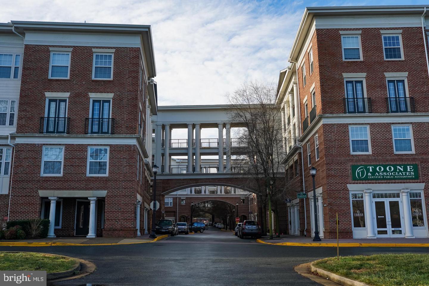 THE COLONNADE AT KENTLANDS - Residential Lease
