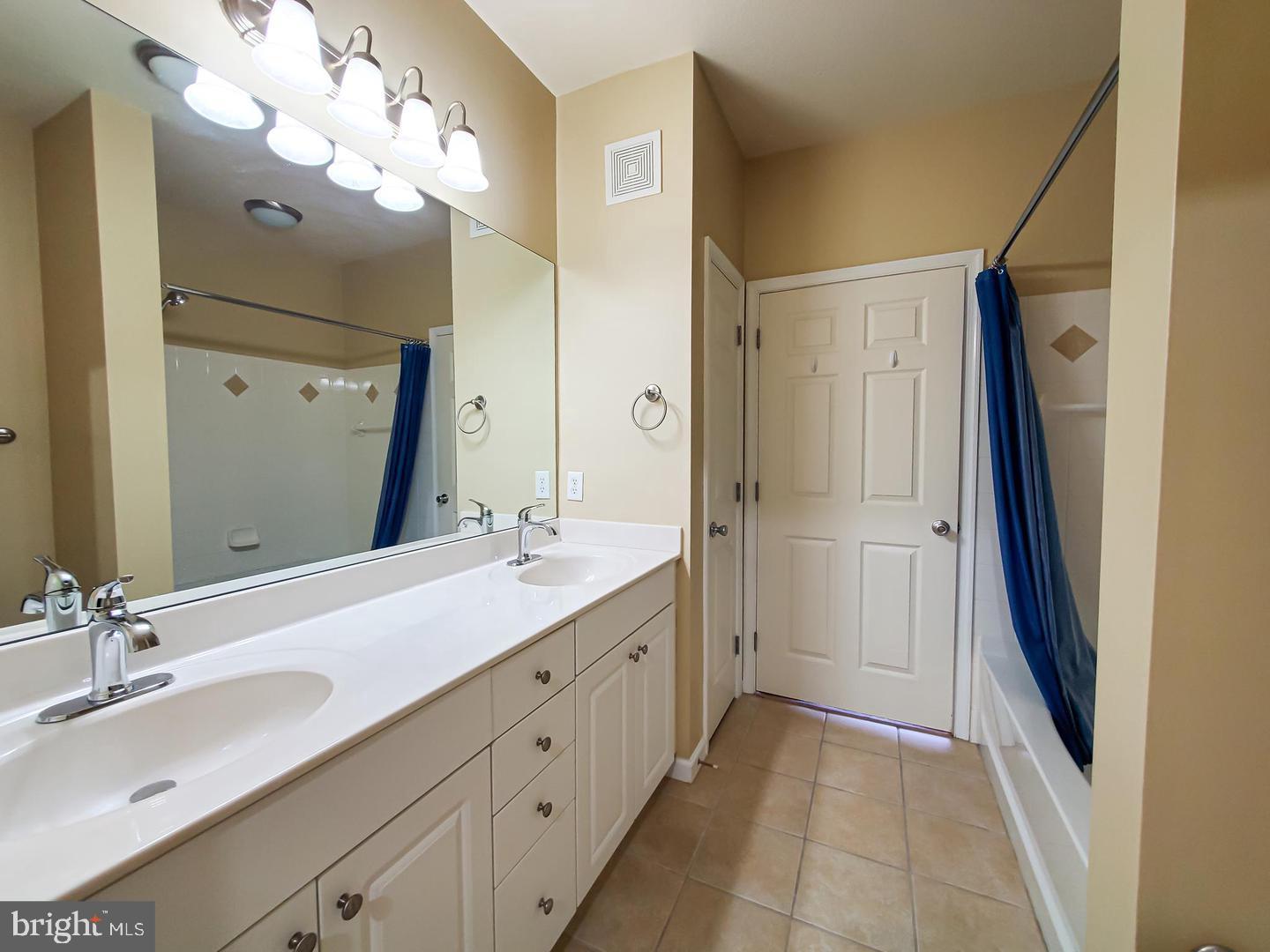 THE COLONNADE AT KENTLANDS - Residential Lease