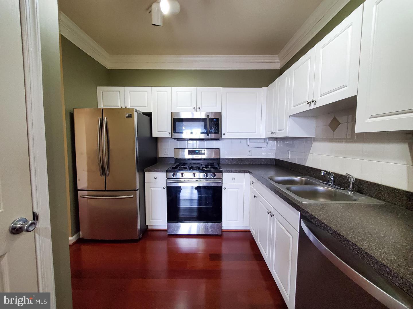 THE COLONNADE AT KENTLANDS - Residential Lease