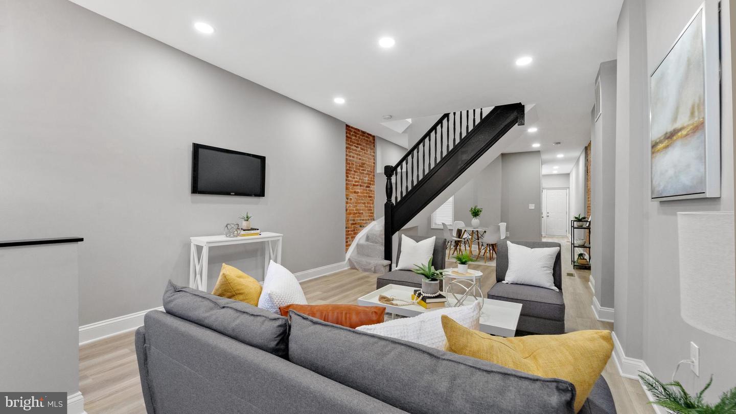 SANDTOWN-WINCHESTER - Residential