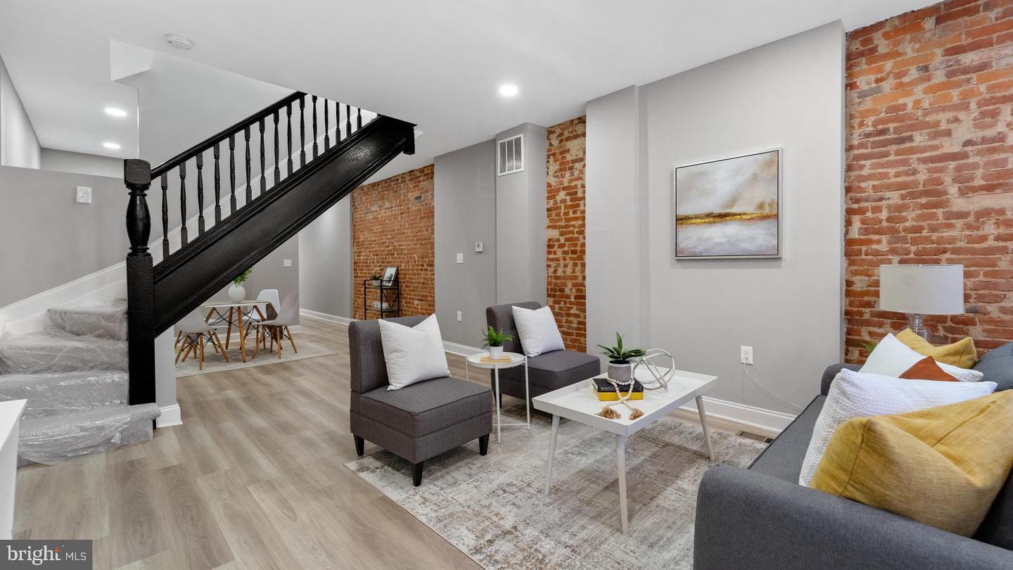 SANDTOWN-WINCHESTER - Residential
