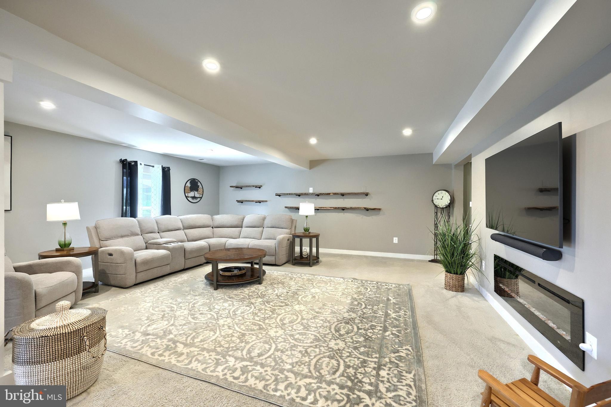 HIGH POINTE - Residential