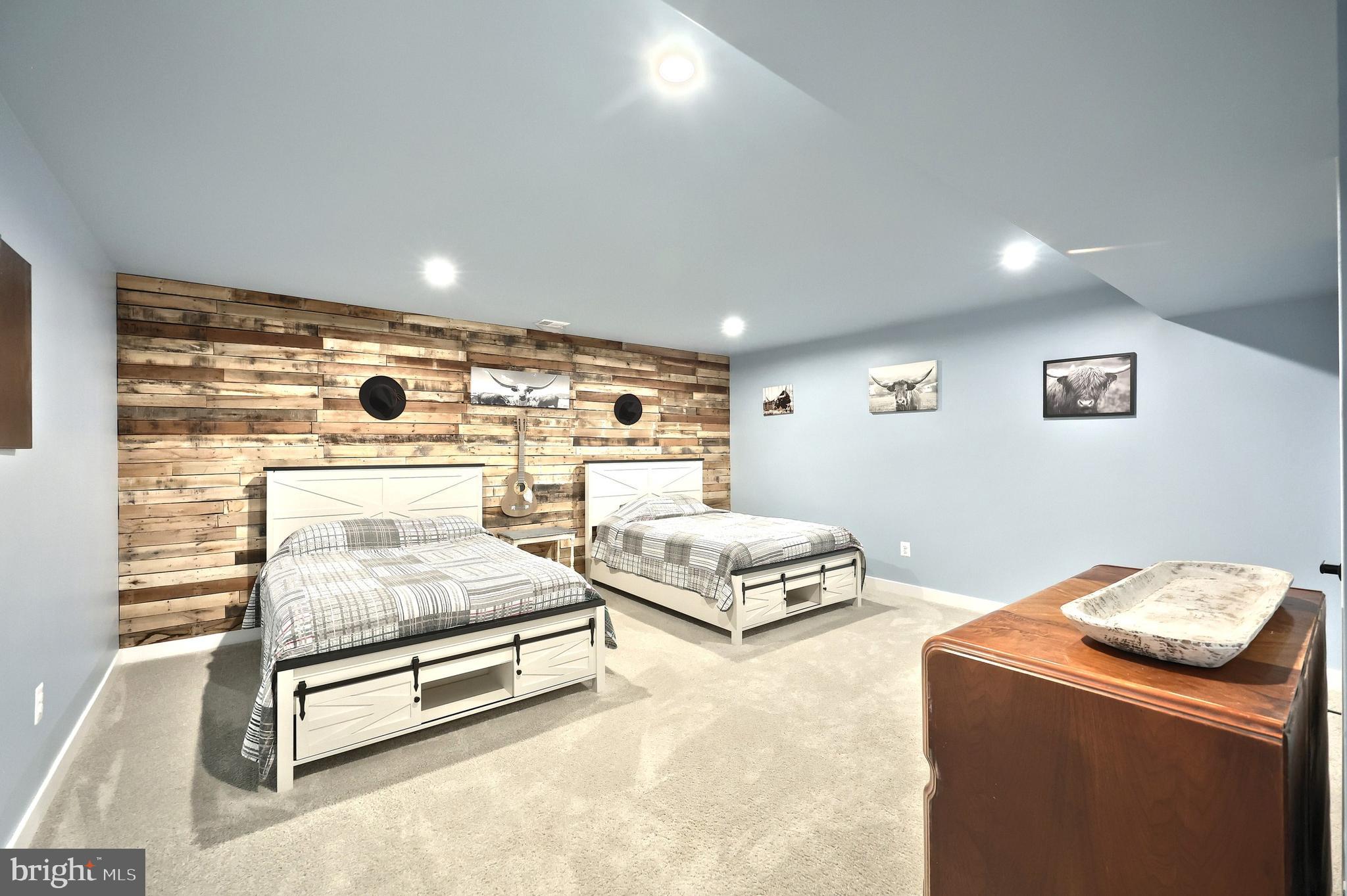 HIGH POINTE - Residential