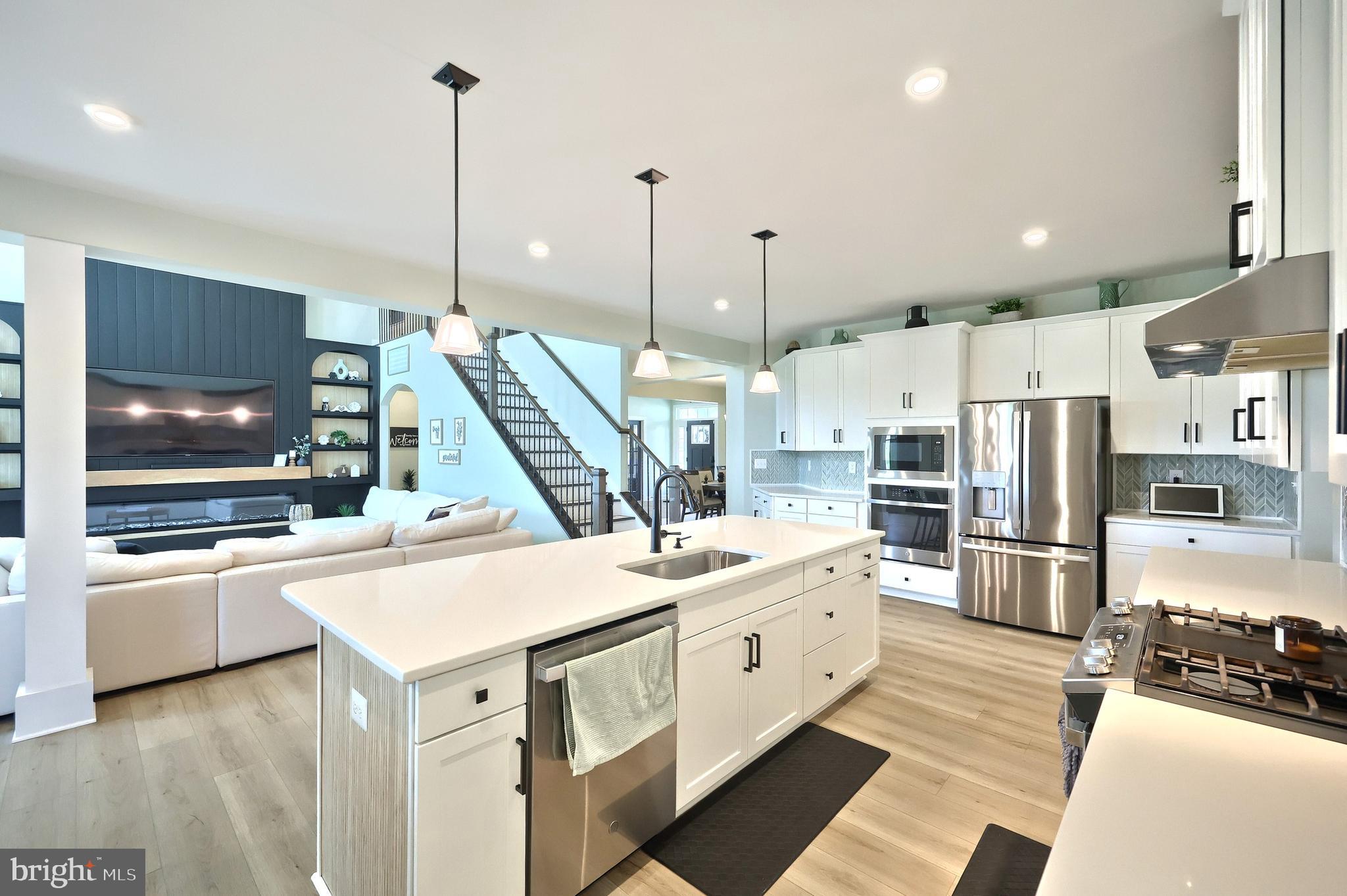 HIGH POINTE - Residential