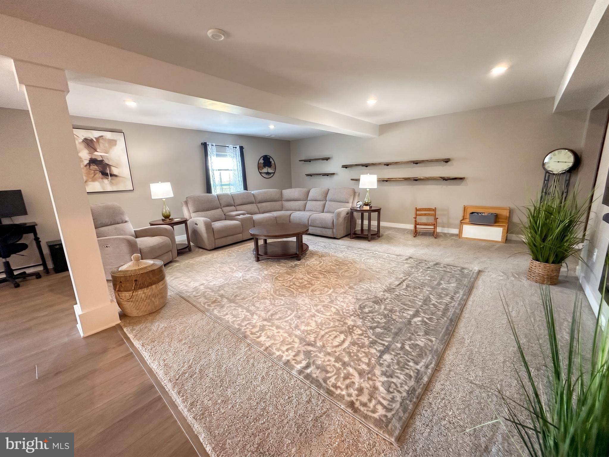 HIGH POINTE - Residential