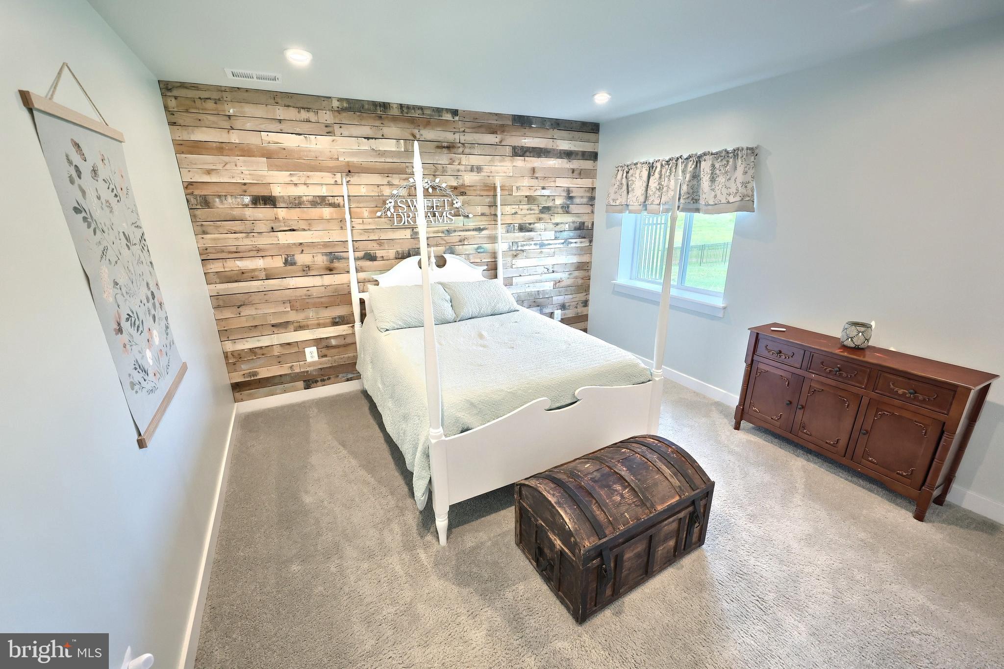HIGH POINTE - Residential
