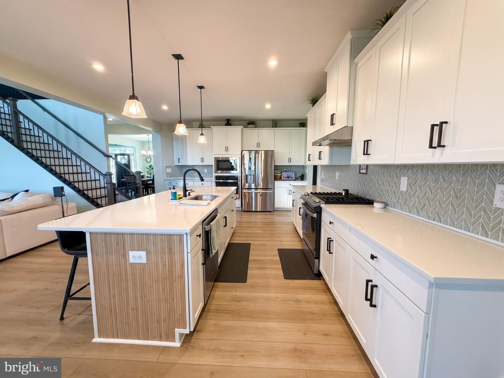 HIGH POINTE - Residential