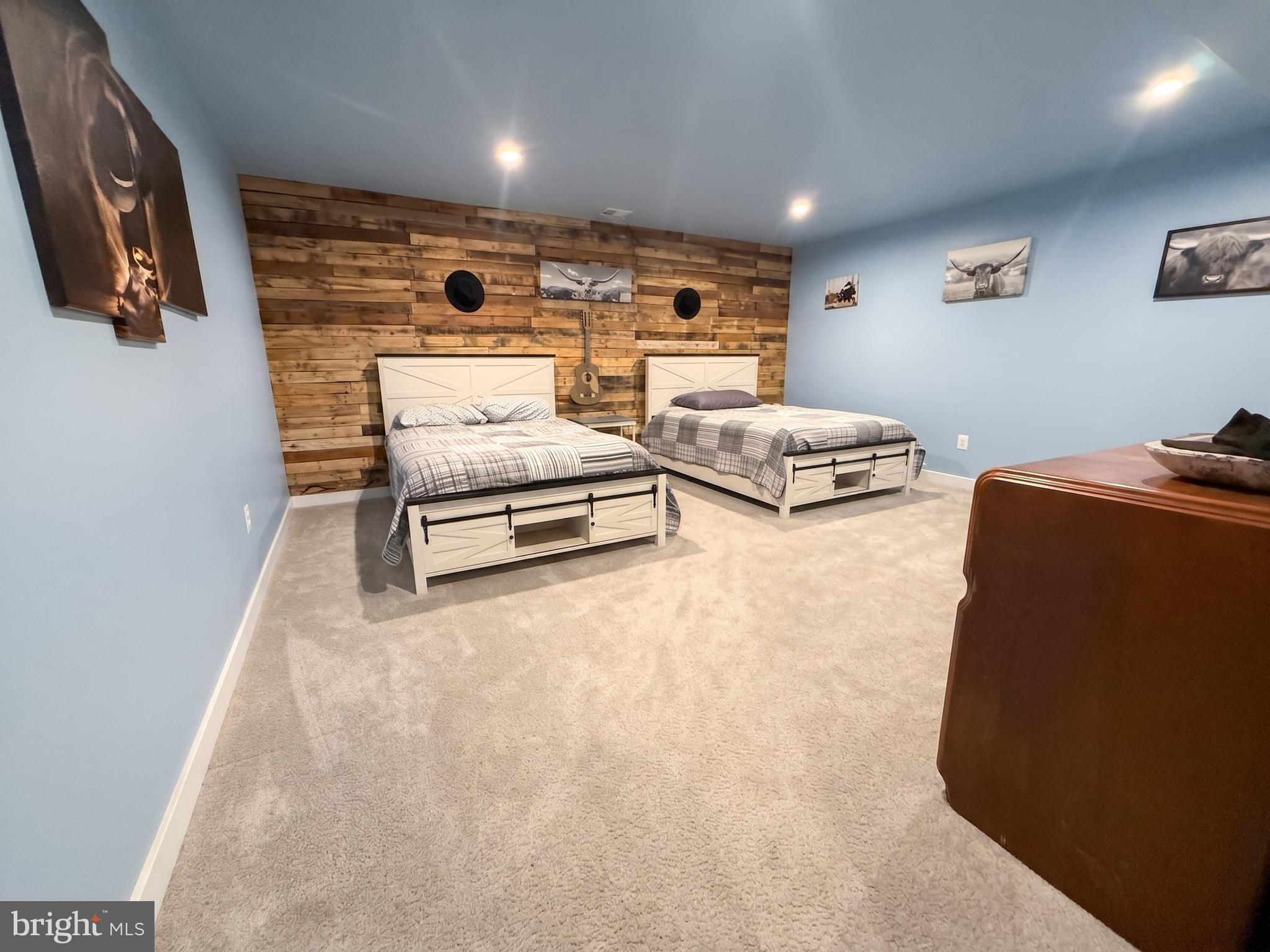 HIGH POINTE - Residential