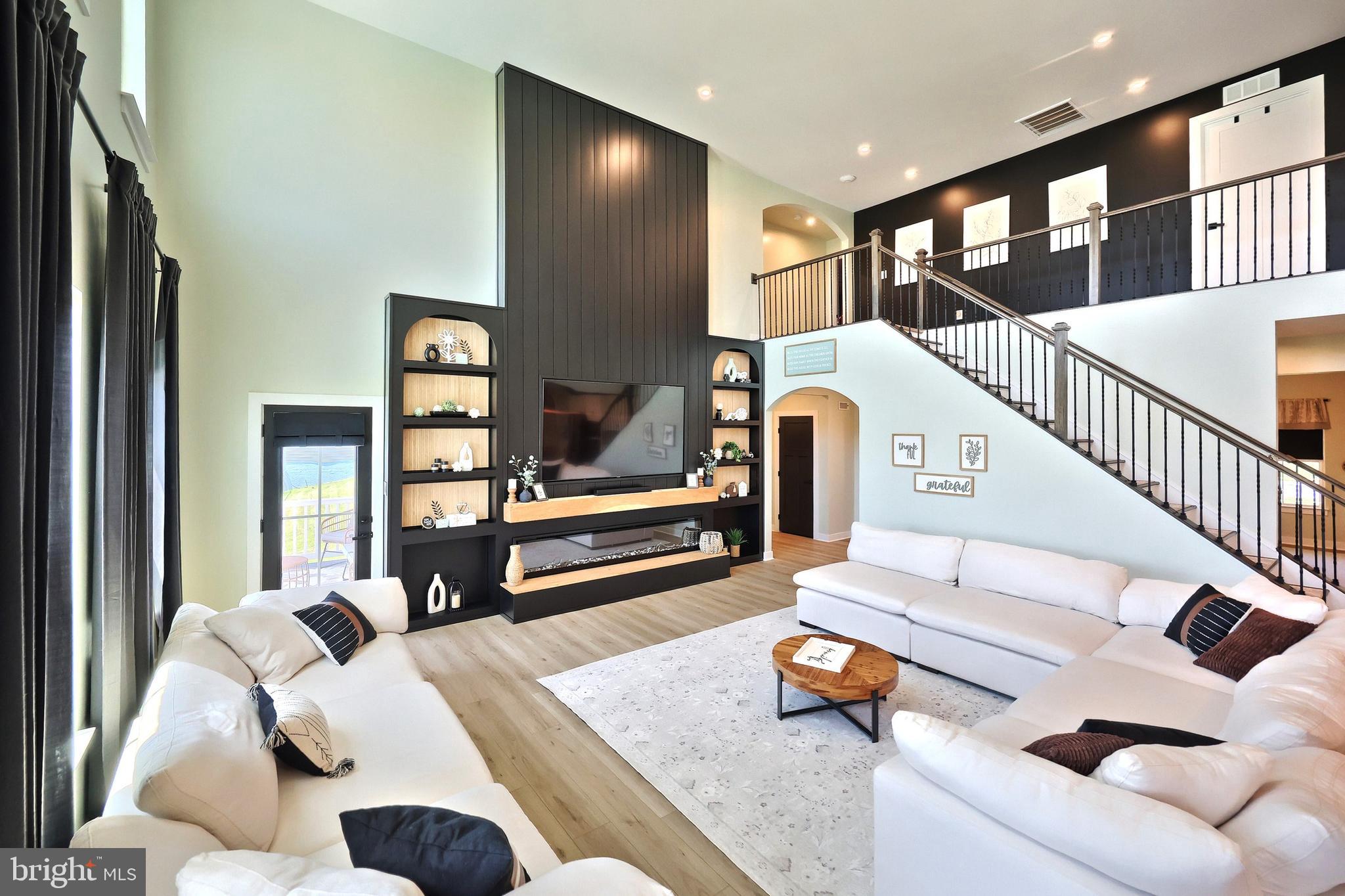 HIGH POINTE - Residential