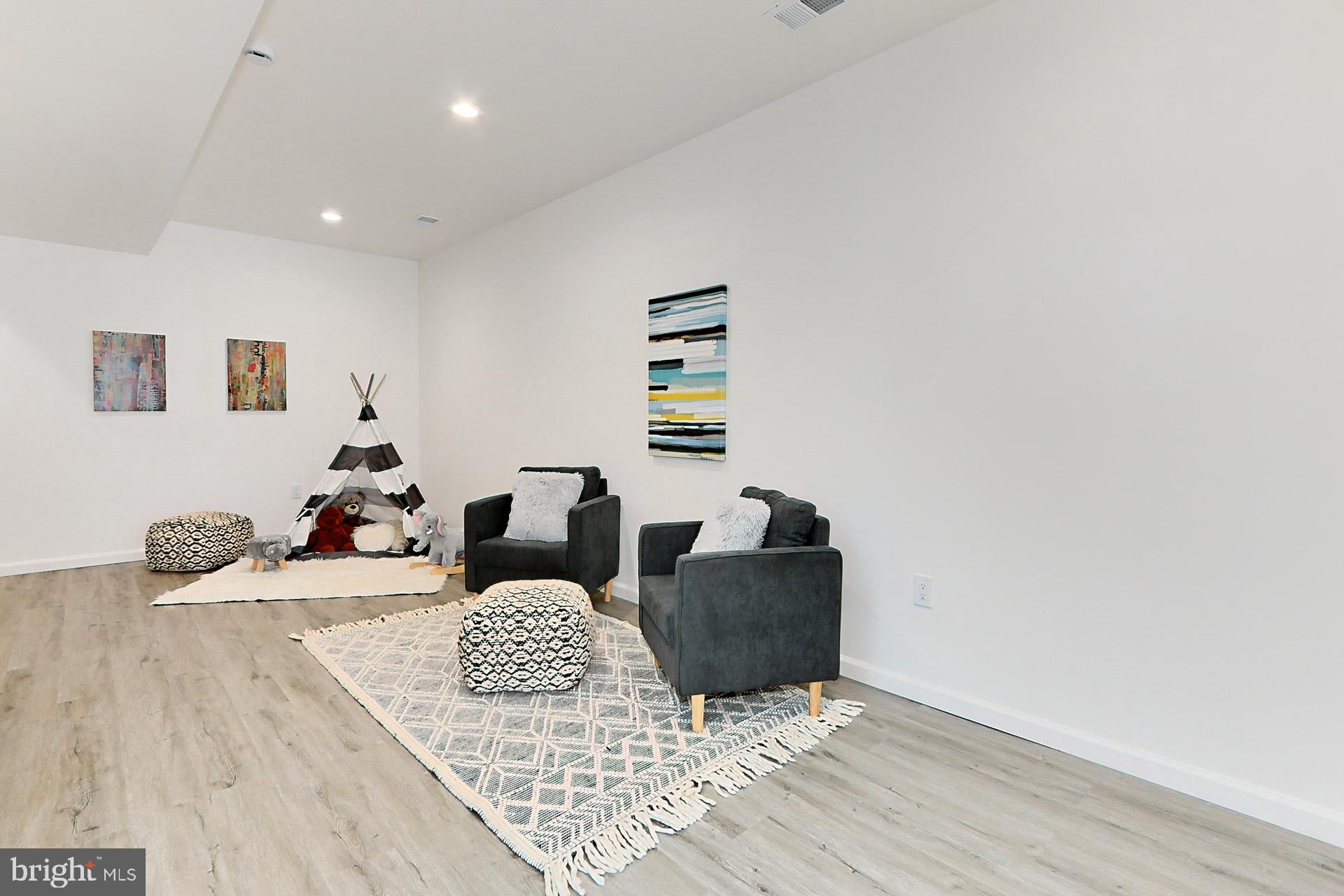 MONTICELLO WOODS - Residential