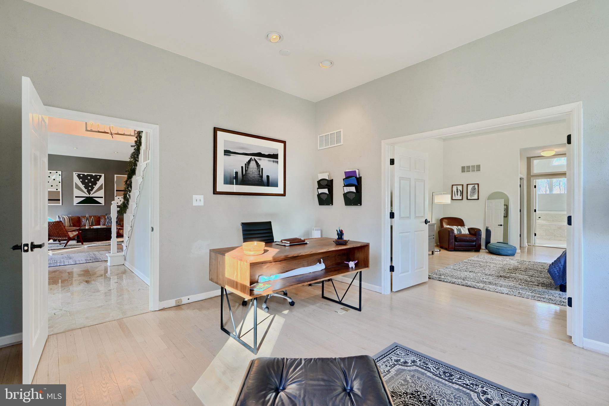 TWELVE HILLS - Residential